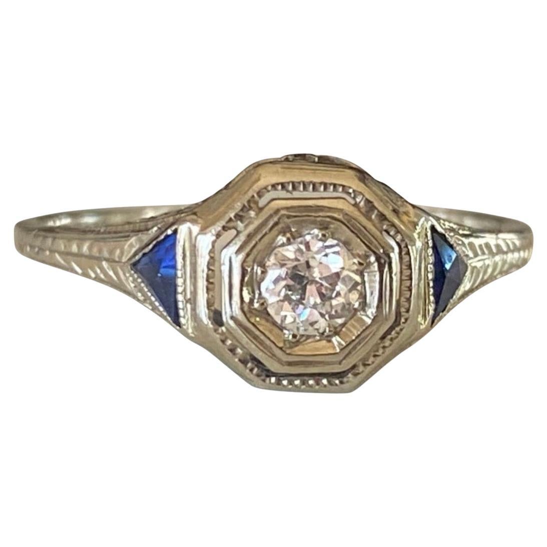 Bague Art déco en diamant et saphir bleu en vente