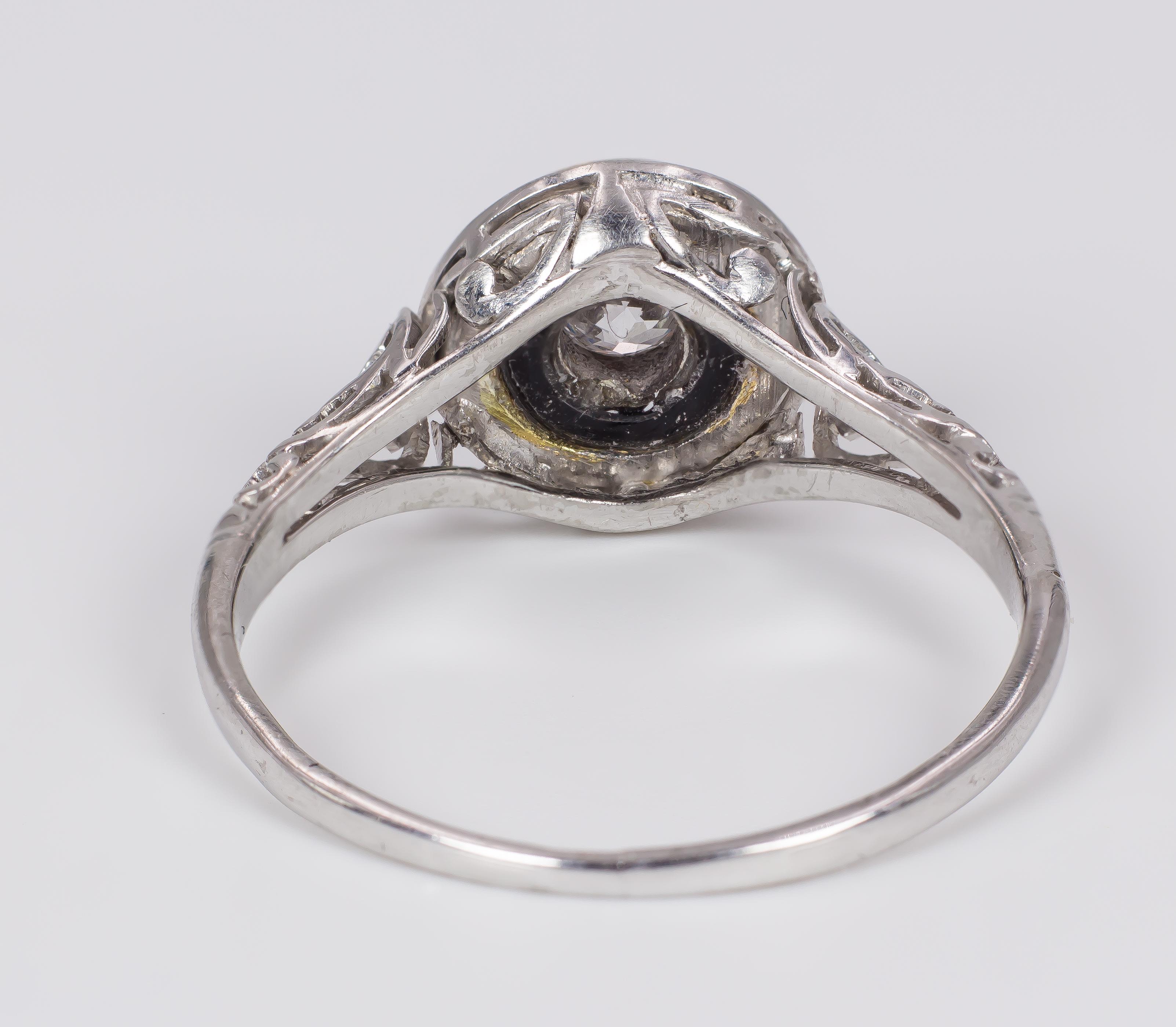 Art Deco 18 Karat White Gold, Diamond and Onyx Solitaire Ring, 1930s In Good Condition In Bologna, IT