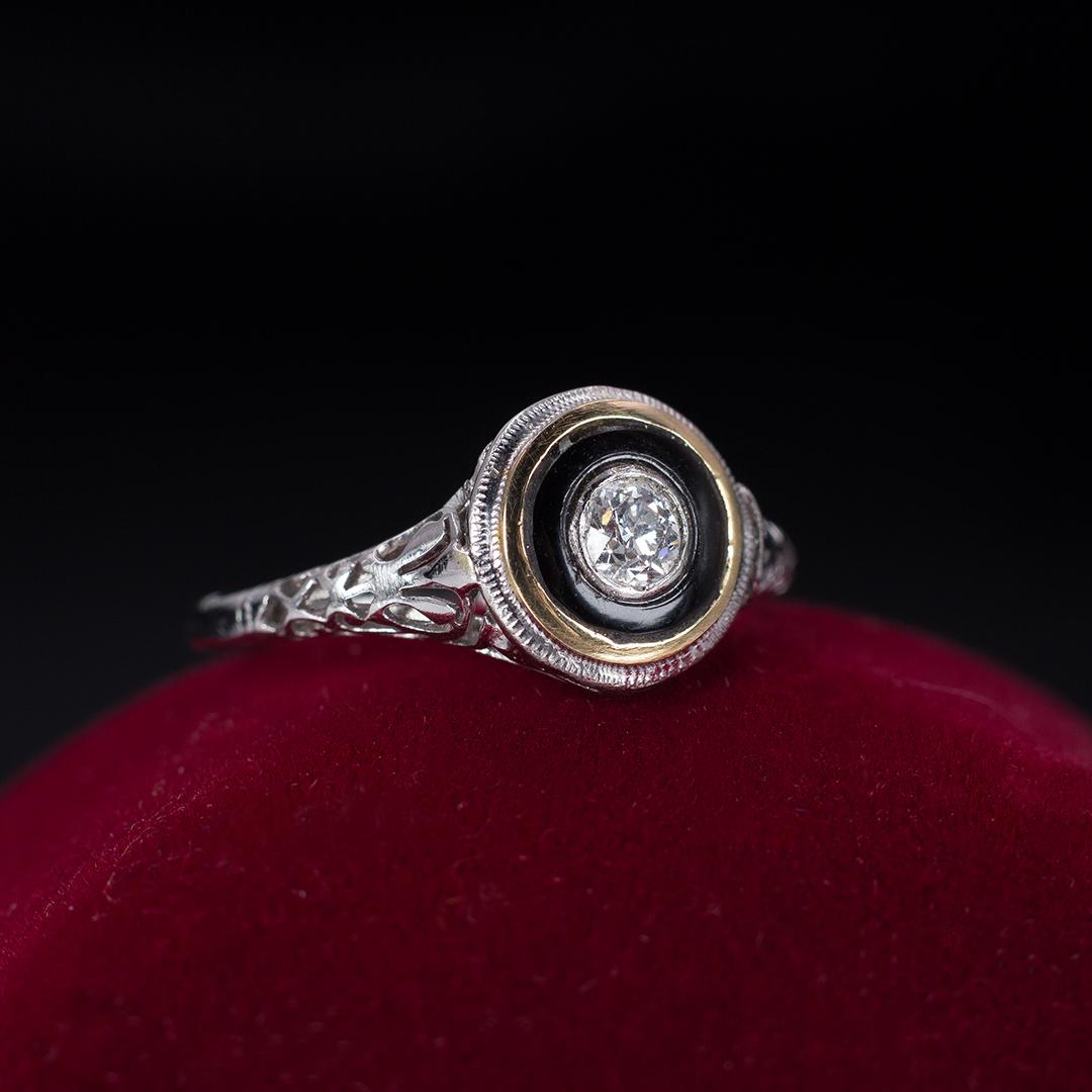 Art Deco 18 Karat White Gold, Diamond and Onyx Solitaire Ring, 1930s 1