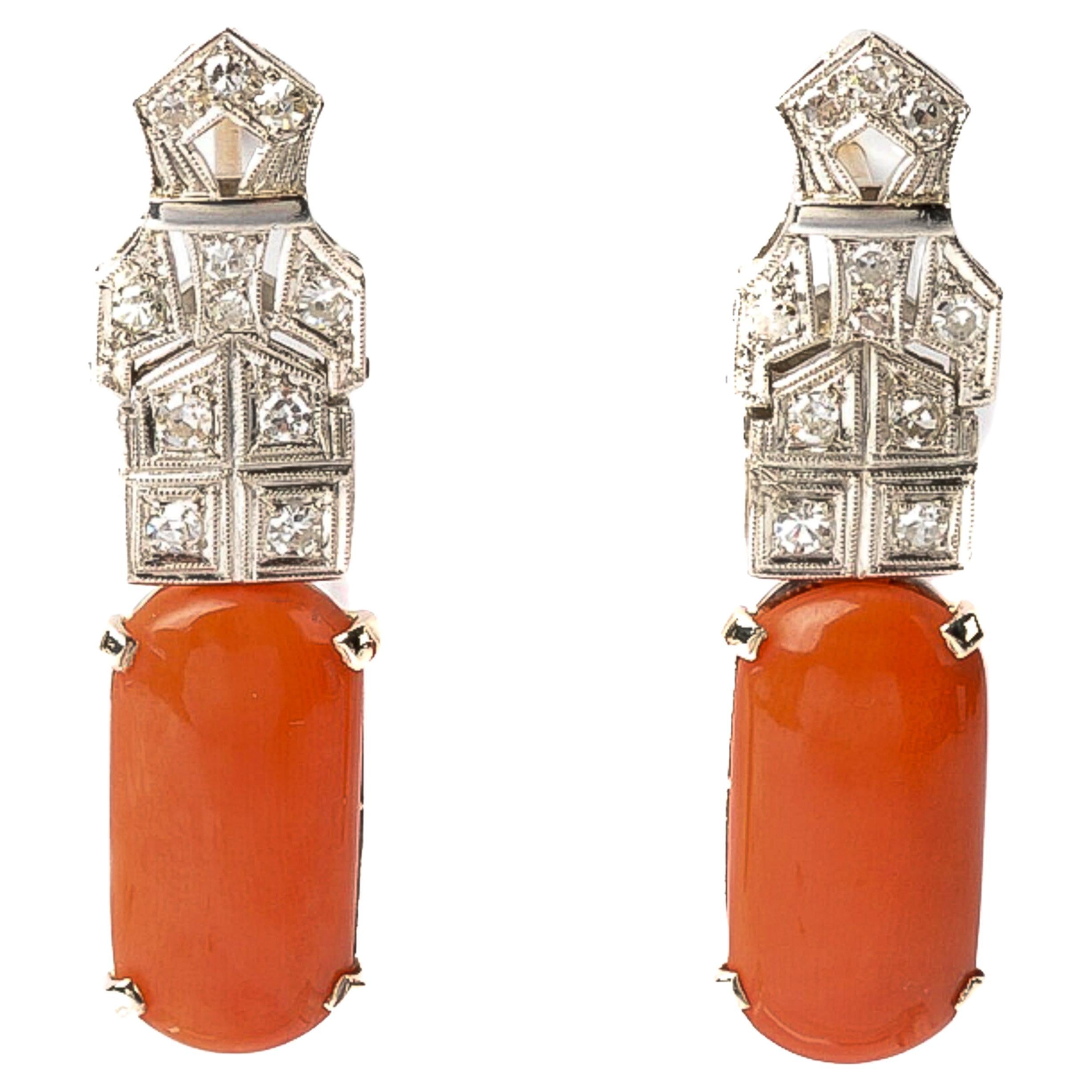Pendants d'oreilles Art déco en or blanc 18 carats avec diamants et corail en vente