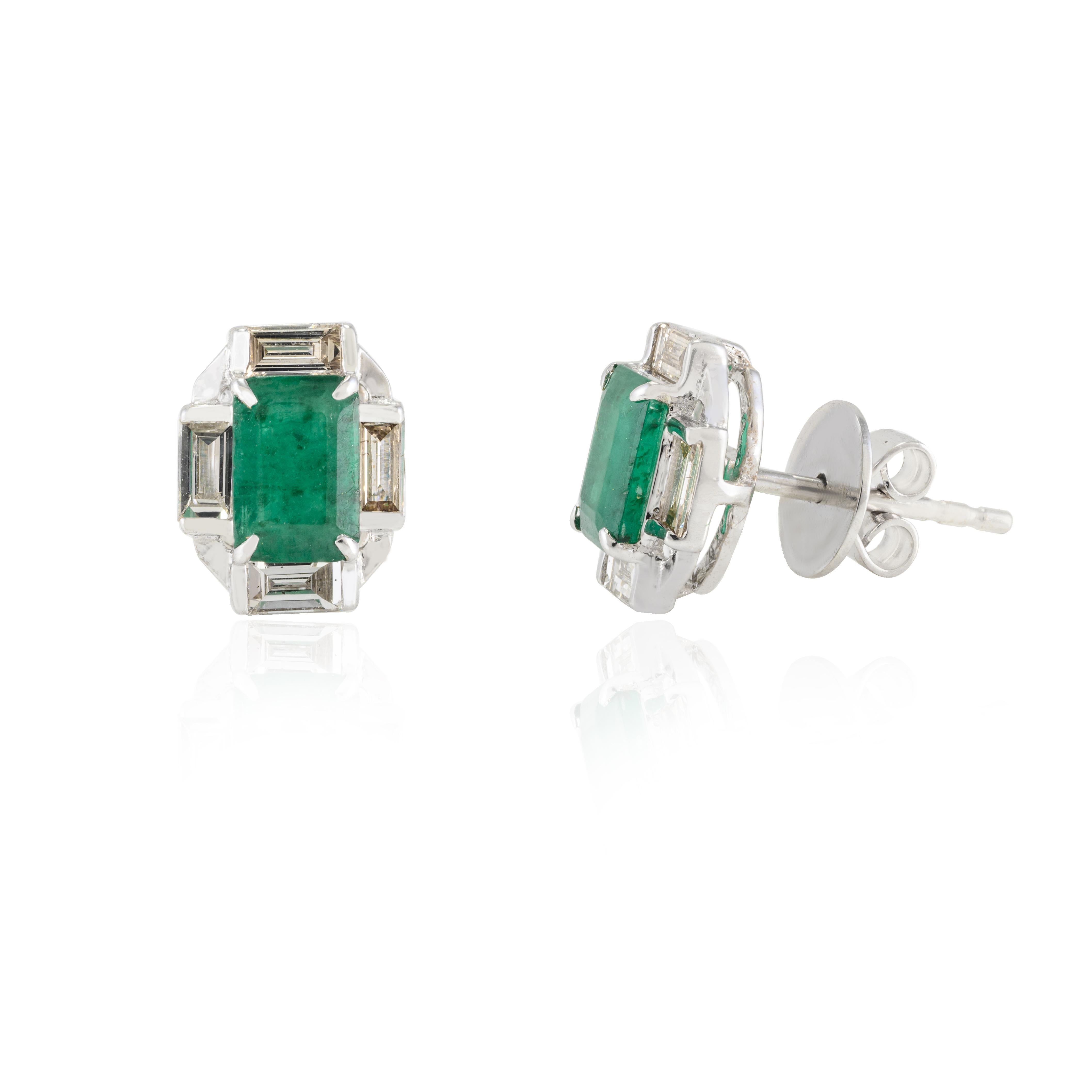 Art Deco 18k White Gold Diamond Halo Emerald Cut Natural Emerald Stud Earrings In New Condition For Sale In Houston, TX