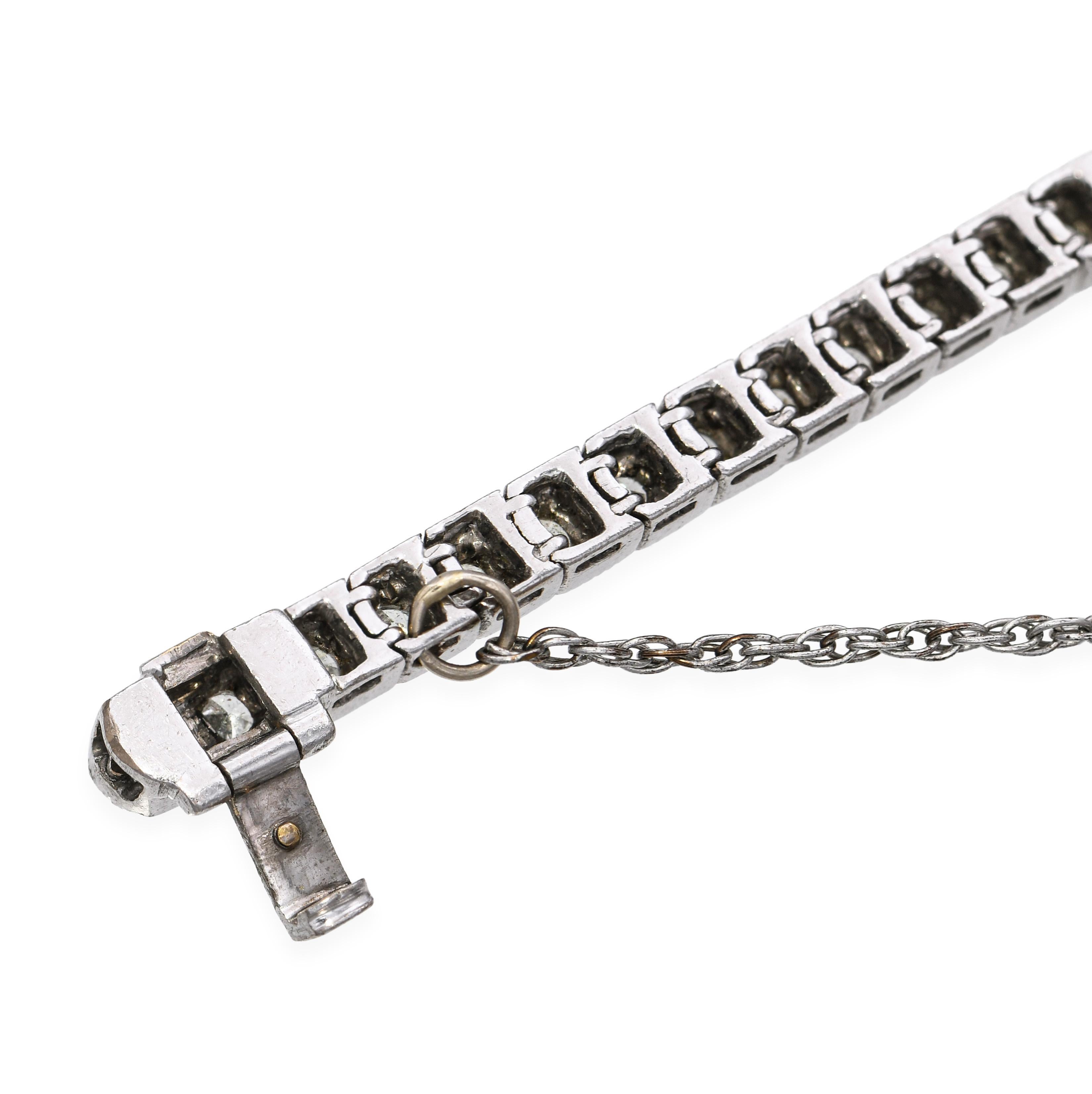 Pulsera Art Déco de oro blanco de 18 quilates con diamantes, ónice y esmeralda en venta 1