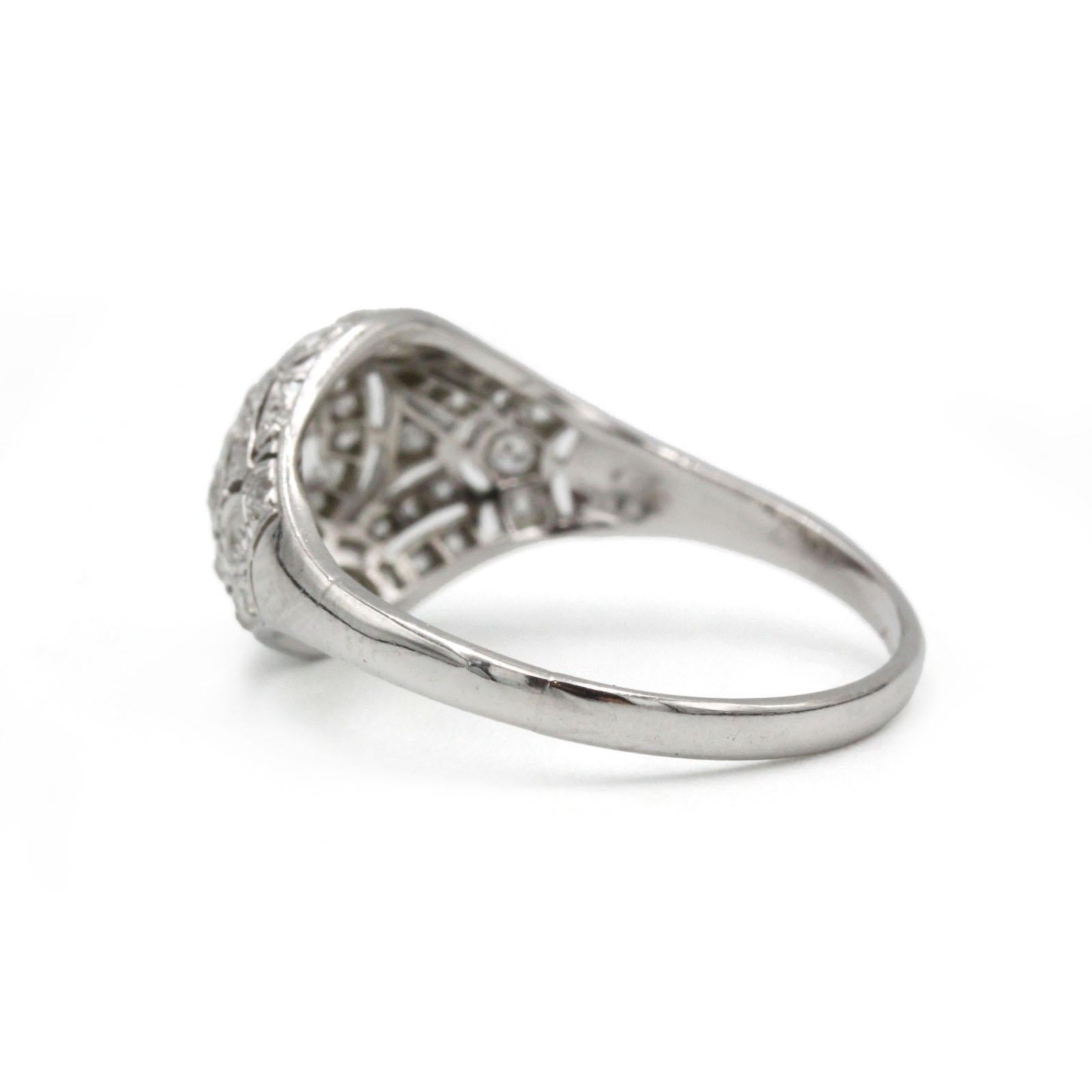 Art Déco Kuppelring aus 18 K Weißgold mit Diamanten im Altschliff - Französisch, 1930er Jahre im Zustand „Hervorragend“ im Angebot in MONTMORENCY, FR