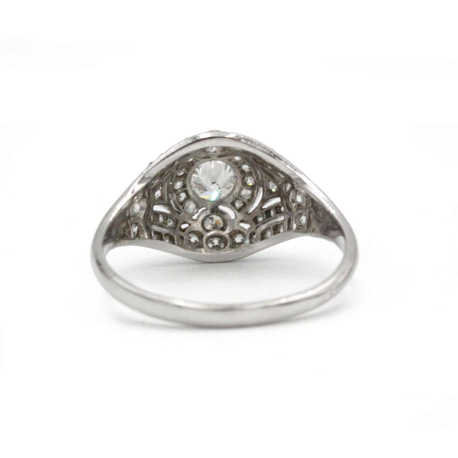 Art Déco Kuppelring aus 18 K Weißgold mit Diamanten im Altschliff - Französisch, 1930er Jahre Damen im Angebot