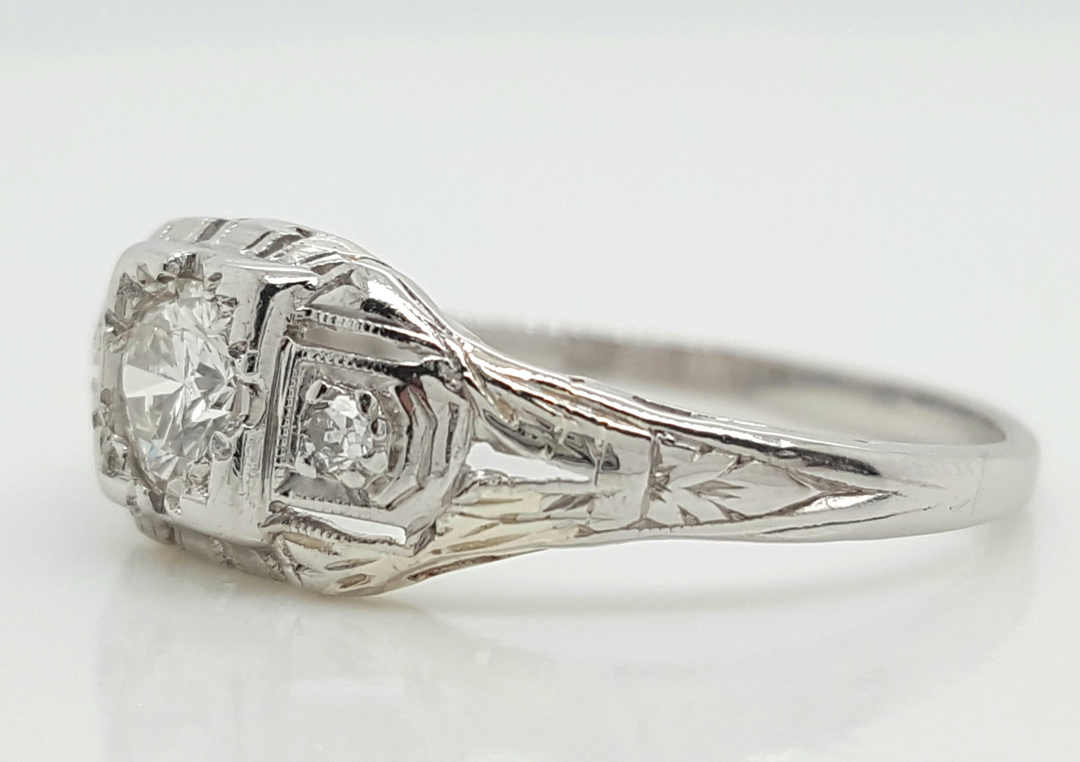 Art Deco 18 Karat White Gold Modified Round Brilliant Cut Diamond Ring For Sale 3