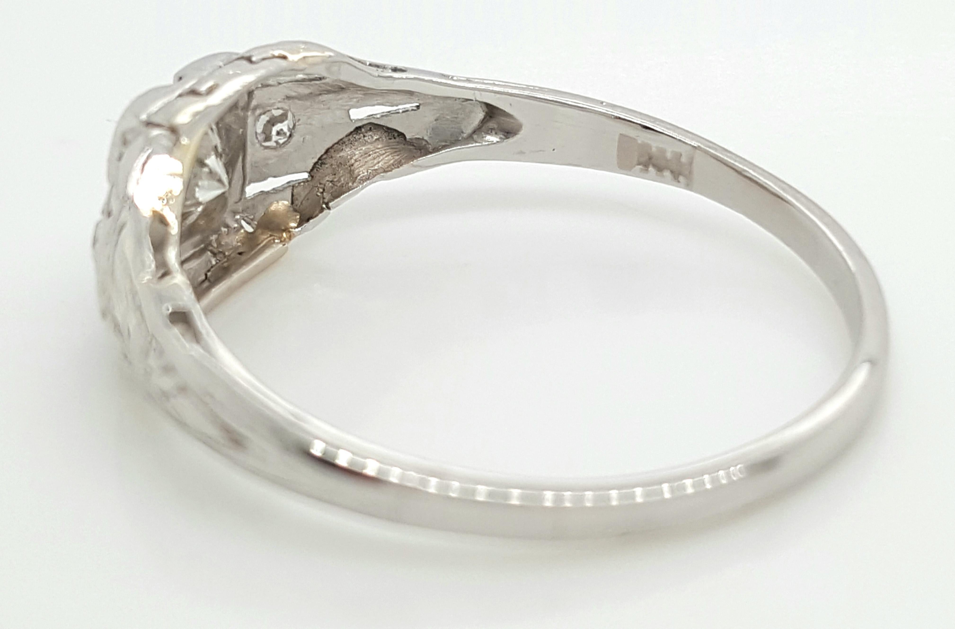 Art Deco 18 Karat White Gold Modified Round Brilliant Cut Diamond Ring For Sale 1