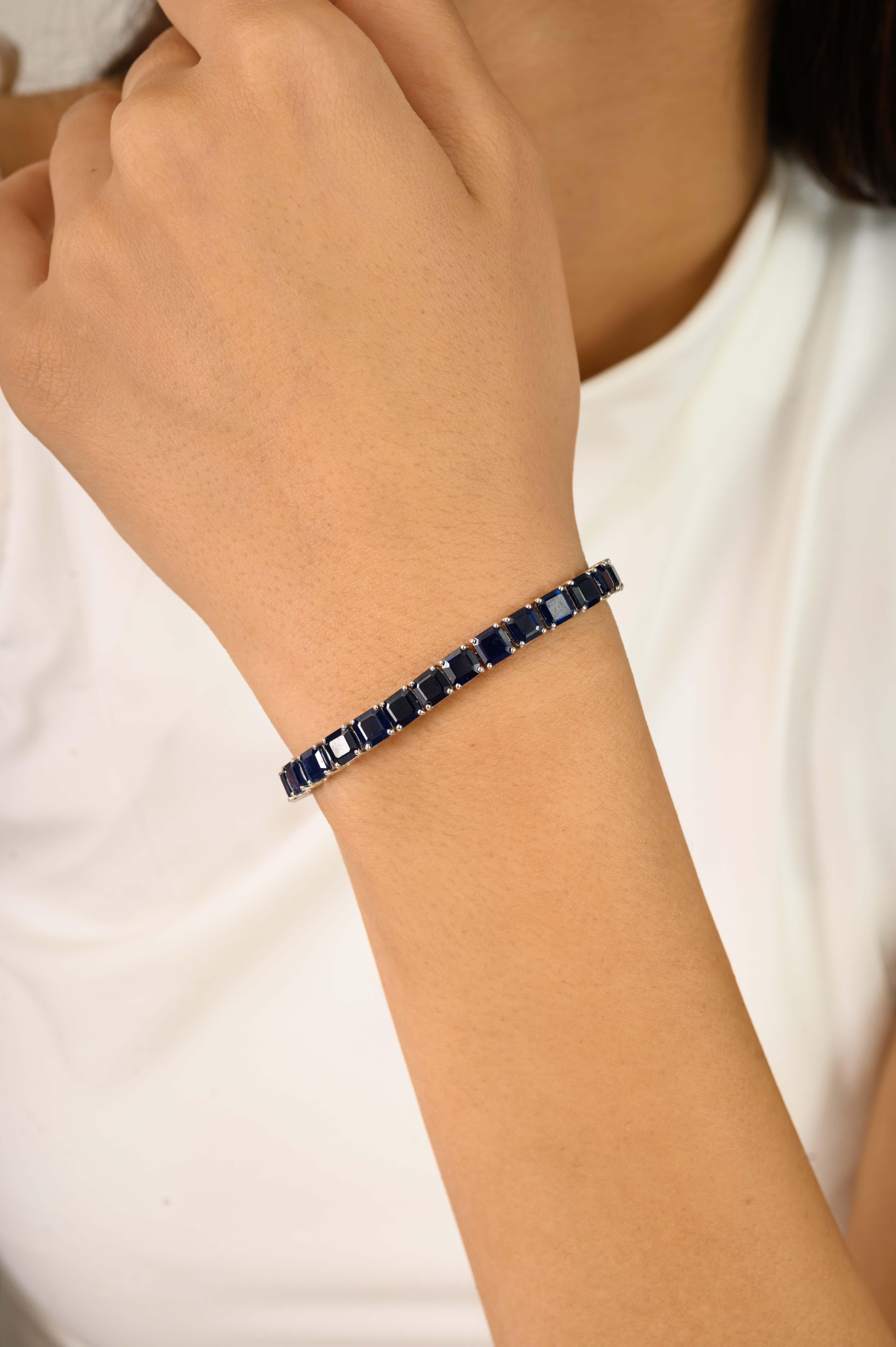 Art Deco 18k White Gold Sapphire Tennis Bracelet 20.32 CTW Square Cut Sapphires Pour femmes en vente