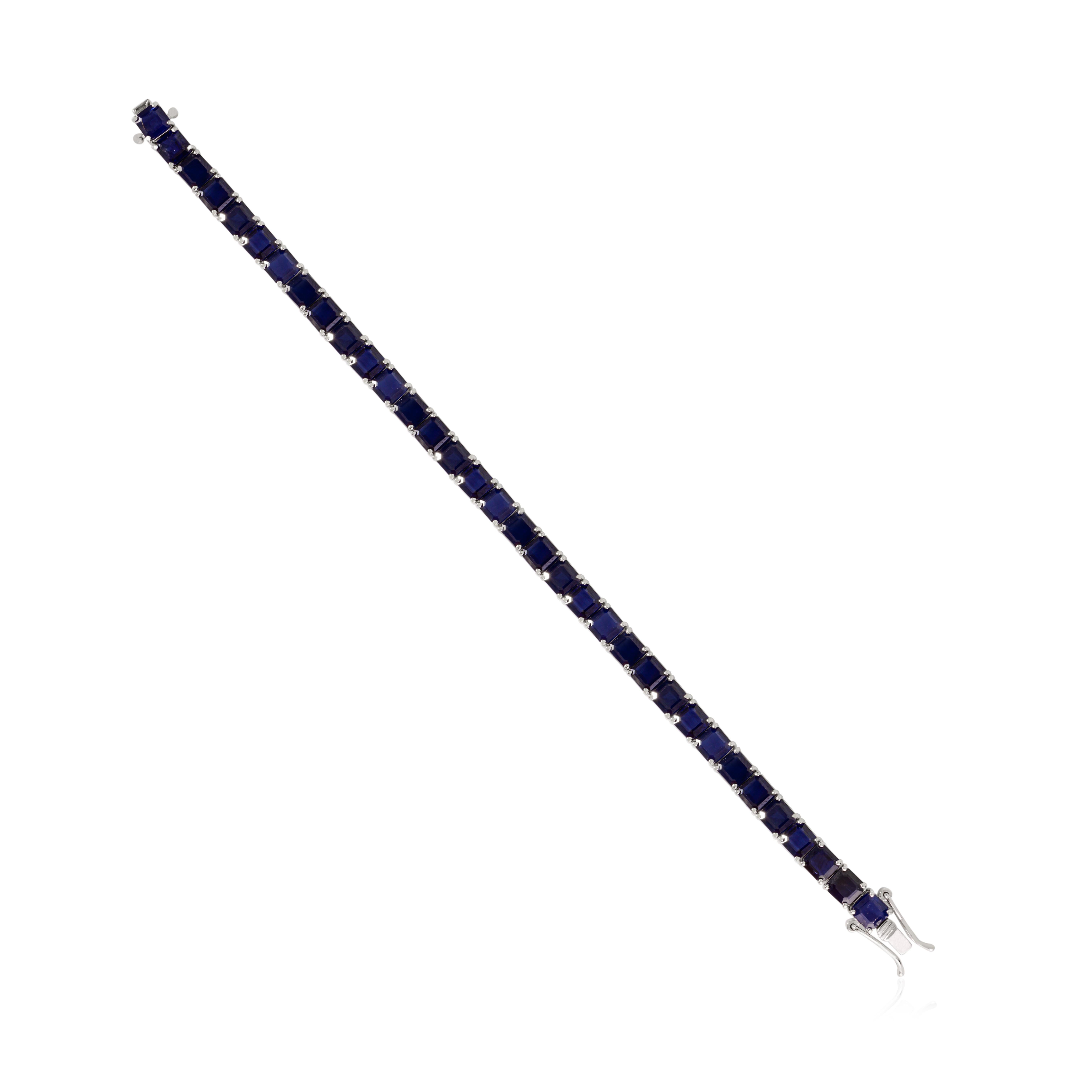 Art Deco 18k White Gold Sapphire Tennis Bracelet 20.32 CTW Square Cut Sapphires en vente 1