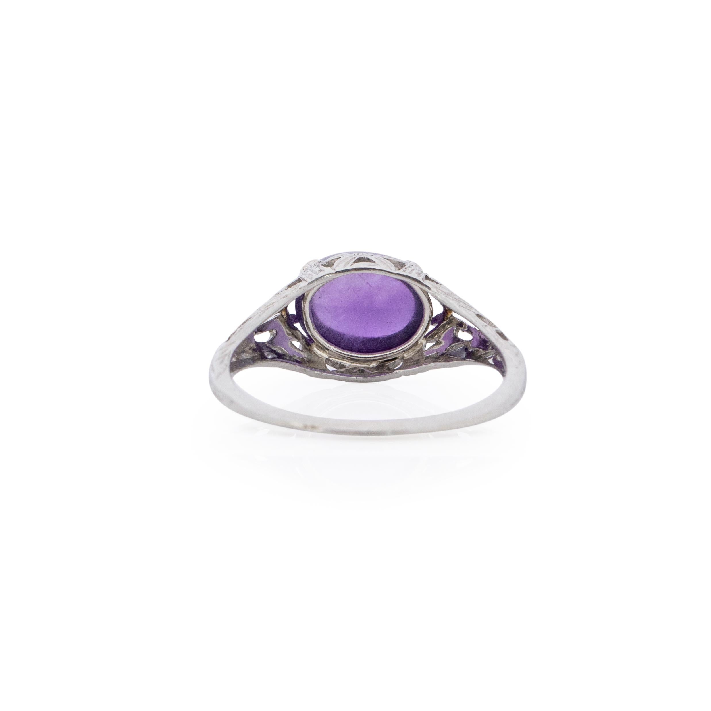 Art Deco 18K White Gold Vintage Deep Purple Amethyst Cabochon Filigree Ring In Good Condition In Addison, TX