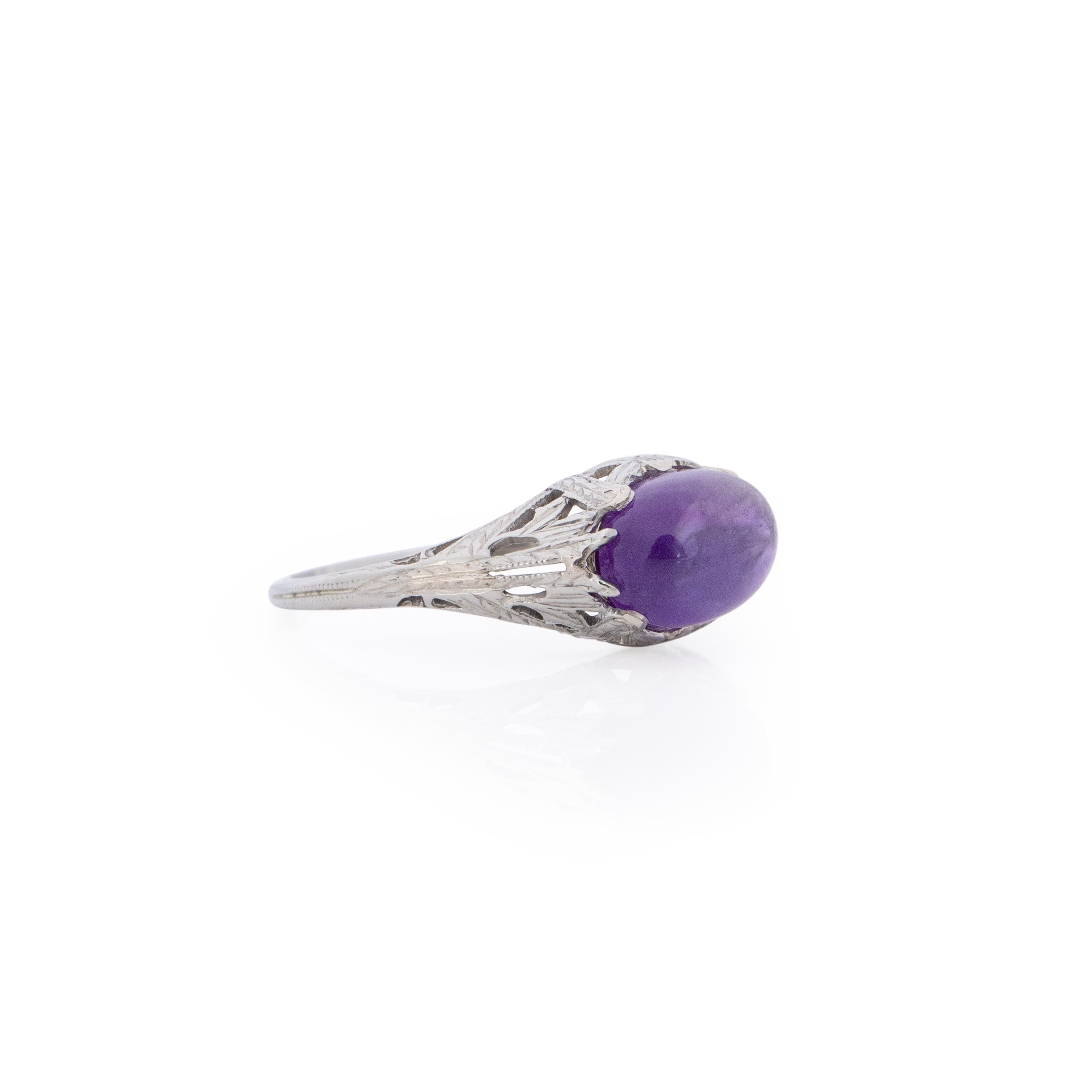 Women's or Men's Art Deco 18K White Gold Vintage Deep Purple Amethyst Cabochon Filigree Ring