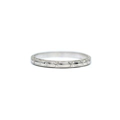 Art Deco 18 Karat Gold Vintage Etched Geometric Wedding Band Thin Stackable