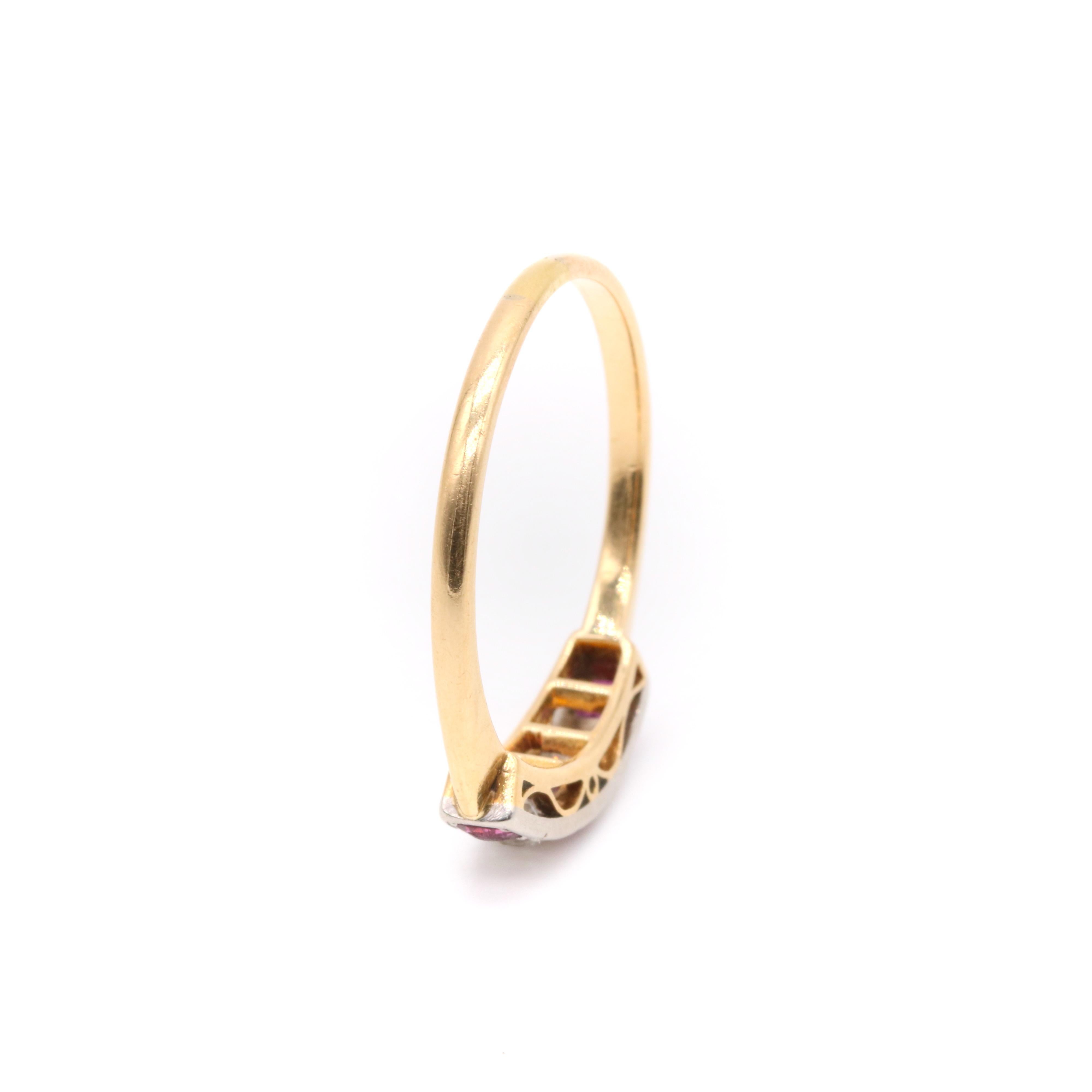 Art Deco 18K Yellow Gold and Platinum Ruby and Old Mine Cut Diamond 5 Stone Ring For Sale 4