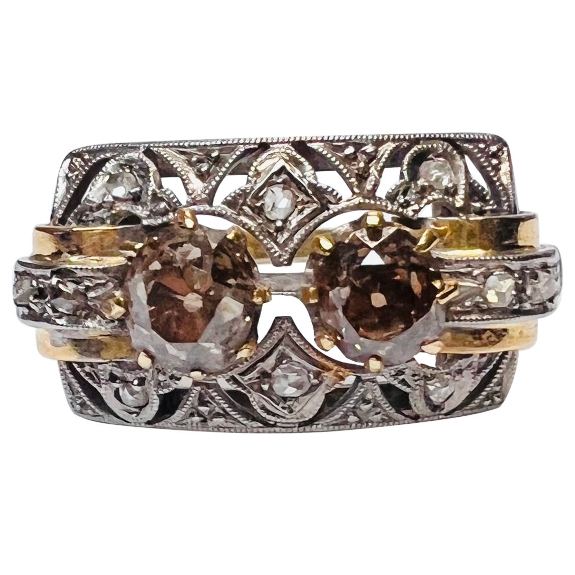 Anello Art Deco in oro giallo 18k e platino con diamante al cioccolato incastonato in filigrana in vendita