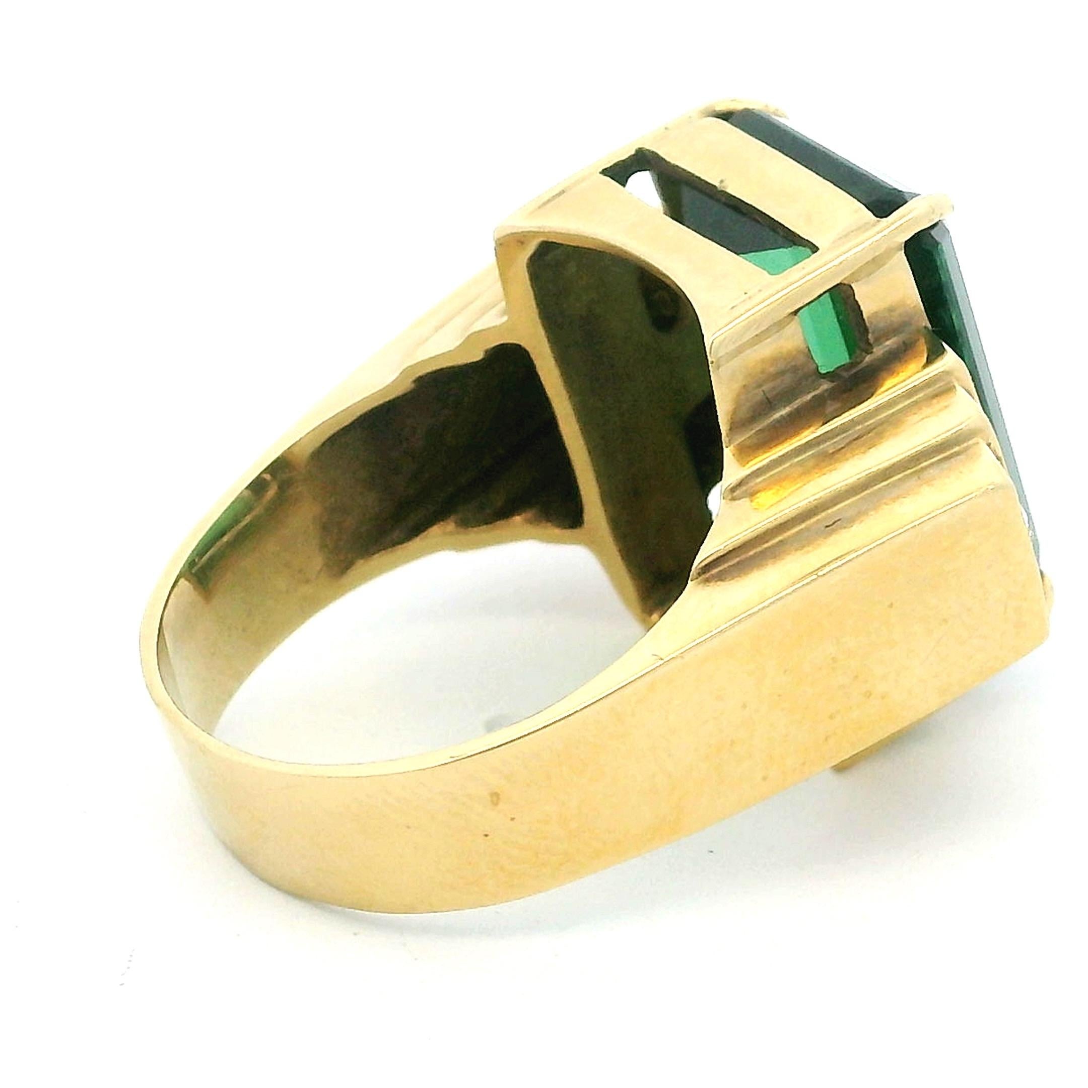 Bague de cocktail en or jaune 18 carats, tourmaline verte et diamant, circa 1930. en vente 2