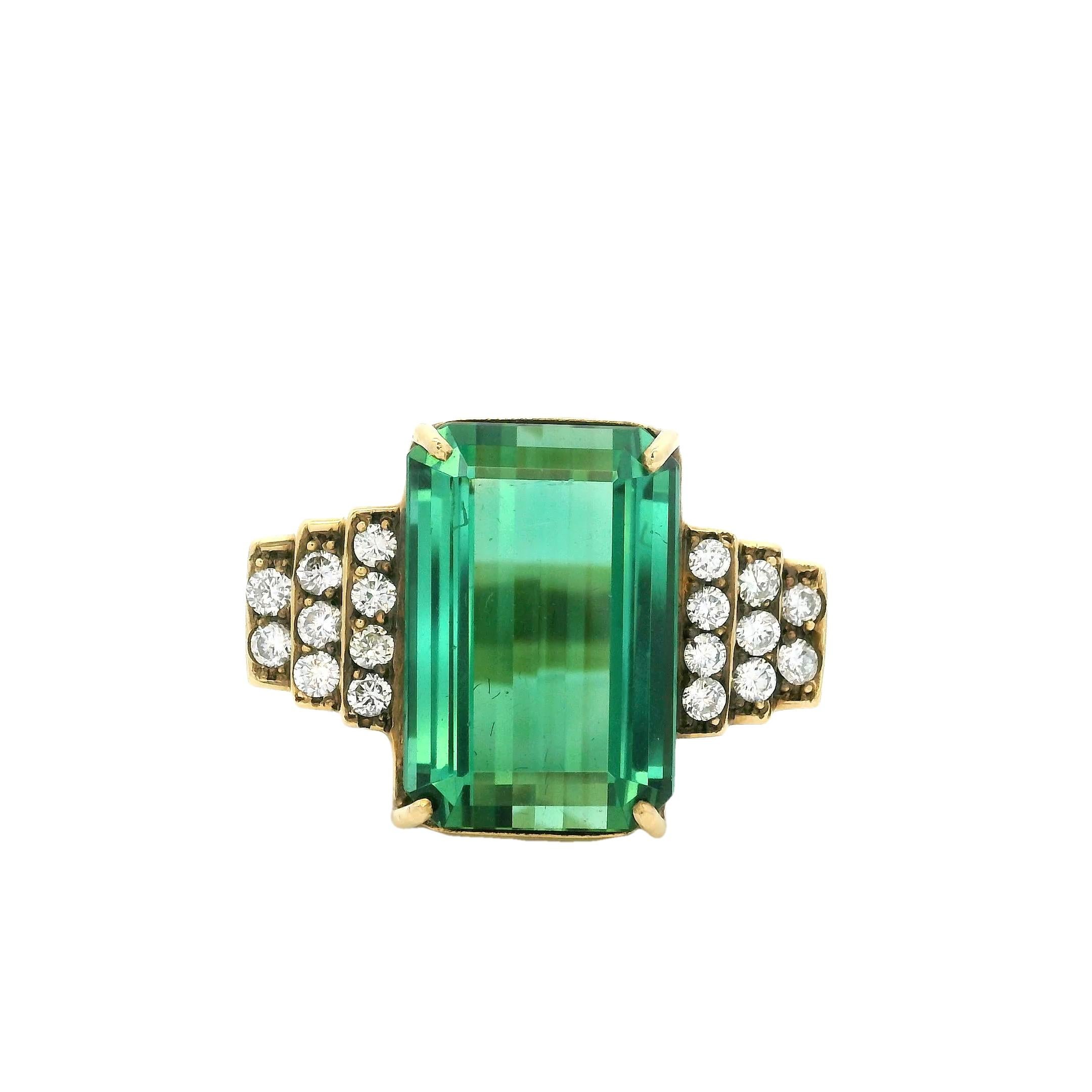 Round Cut Art Deco 18K Yellow Gold Green Tourmaline and Diamond Cocktail Ring, Circa 1930s For Sale