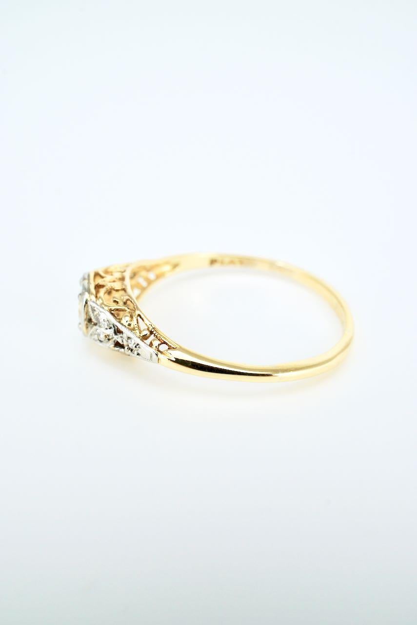Art Deco 18 Karat Yellow Gold Platinum Diamond Heart Ring, 1930s In Good Condition For Sale In Sydney, NSW