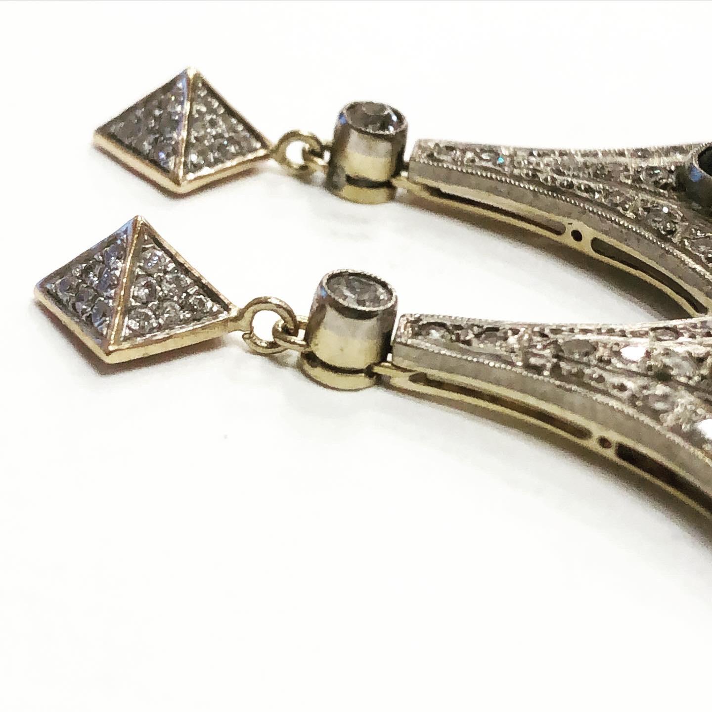 Boucles d'oreilles pendantes Art déco en or jaune 18 carats, platine, saphirs et diamants cabochons en vente 5
