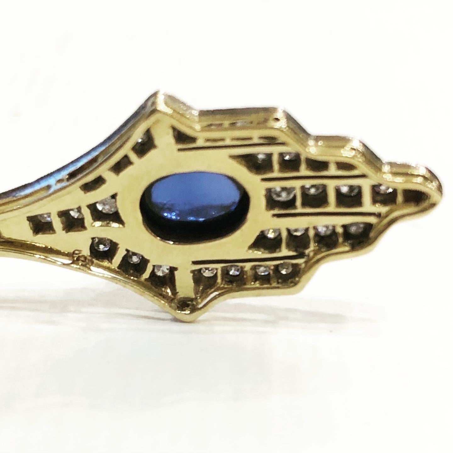 Boucles d'oreilles pendantes Art déco en or jaune 18 carats, platine, saphirs et diamants cabochons Bon état - En vente à Pamplona, Navarra
