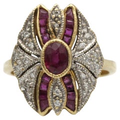 Anillo de cóctel Art Déco de oro amarillo de 18 quilates con rubíes y diamantes