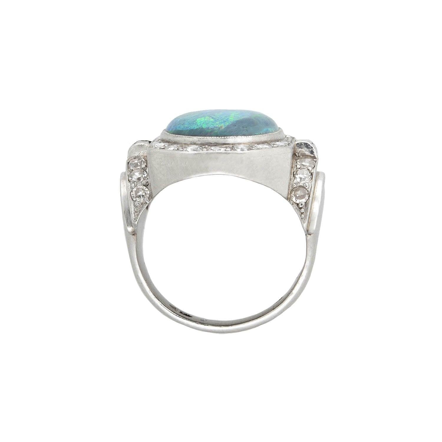 18 Karat Schwarzer Opal + Diamant-Ring im Art déco-Stil (Cabochon) im Angebot