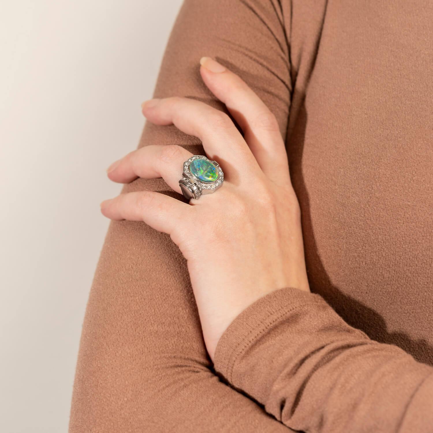 18 Karat Schwarzer Opal + Diamant-Ring im Art déco-Stil im Angebot 2
