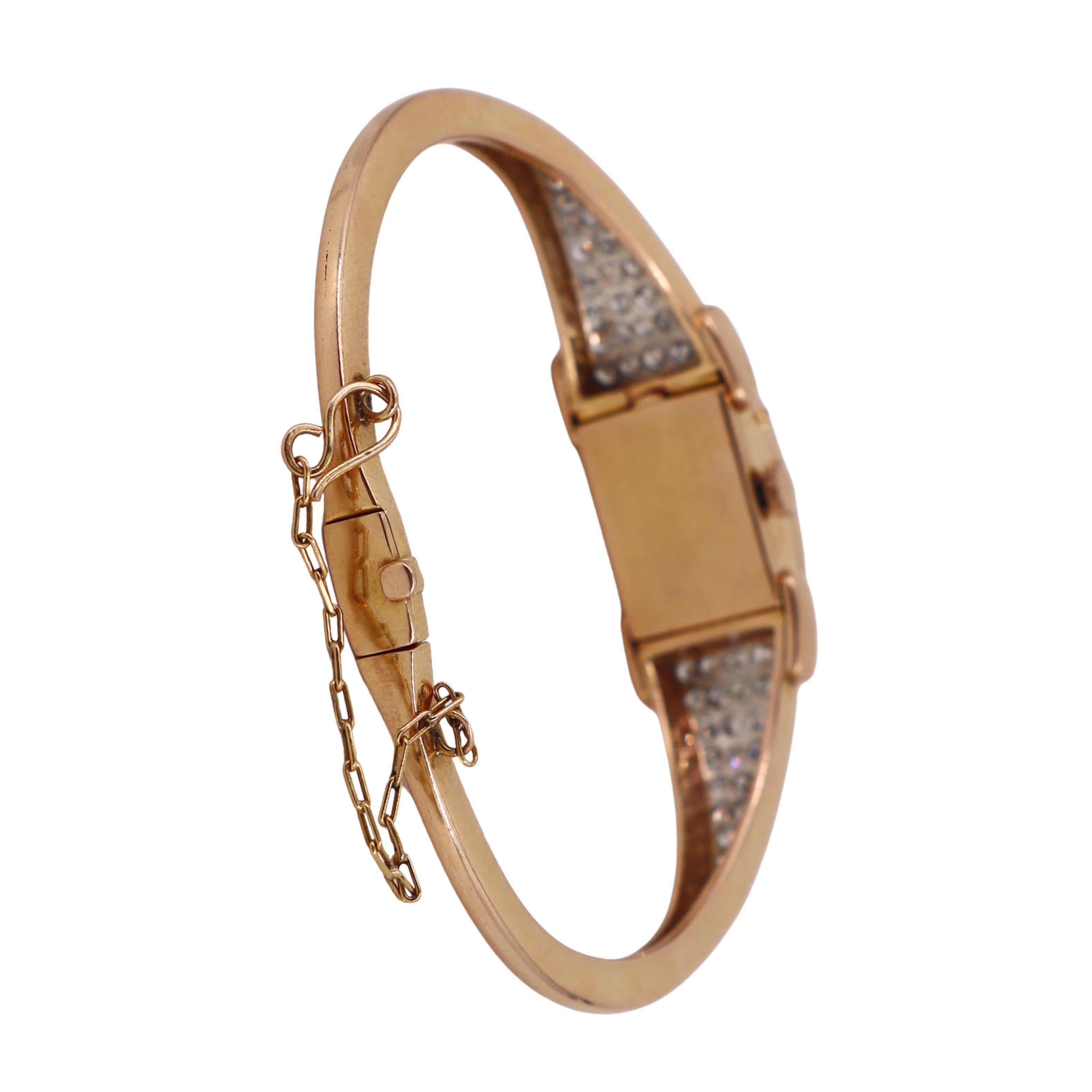 Taille simple Art Deco 18kt Gold Bangle Universal Geneve Watch with 4.40 CTW in Diamonds en vente