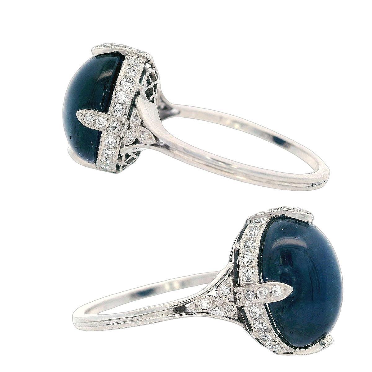 Bague Art déco en or 18 carats avec saphir bleu 5,50 carats et diamants Unisexe en vente