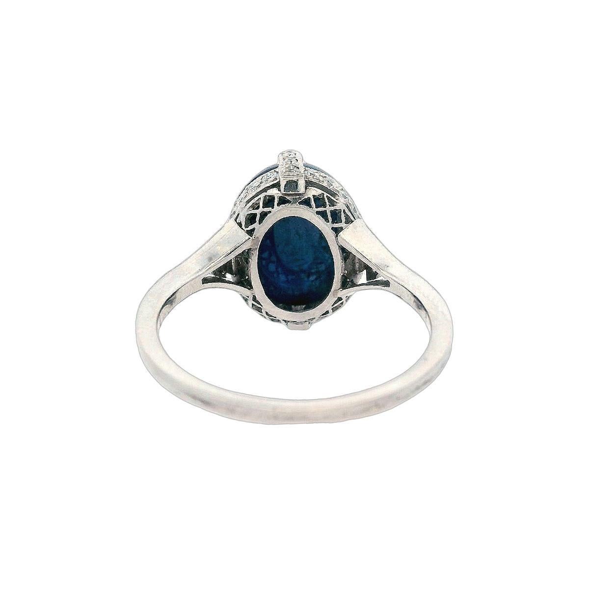 Bague Art déco en or 18 carats avec saphir bleu 5,50 carats et diamants en vente 1