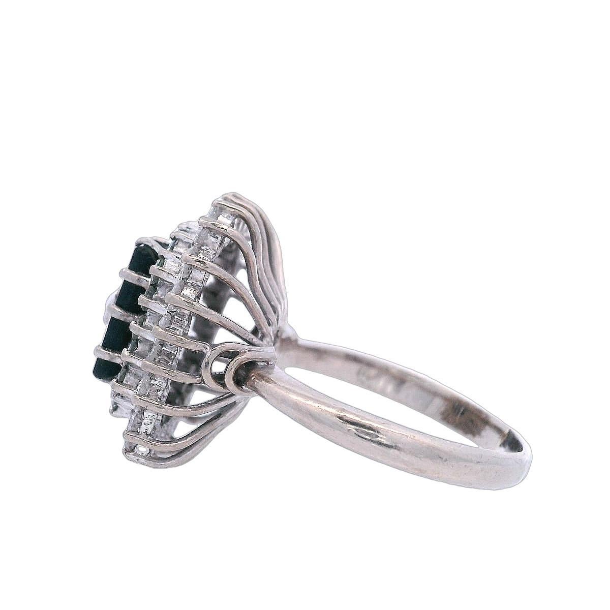 Femenino o masculino Anillo Art Déco de Oro de 18 Kt con Diamantes y Ónice en venta