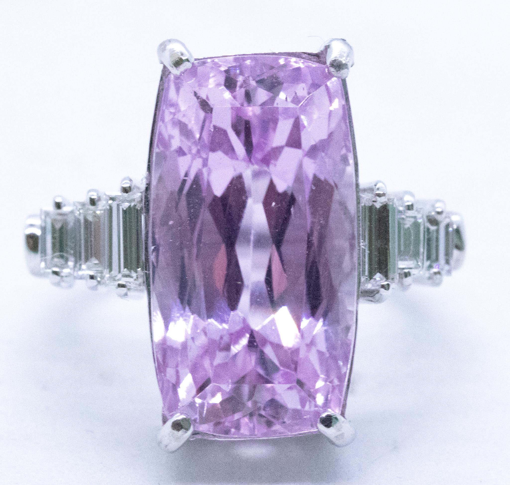 Art Deco 1940 Skyscraper Ring 18kt Gold with 15.41 Cts of Diamonds and Kunzite In Excellent Condition In Miami, FL