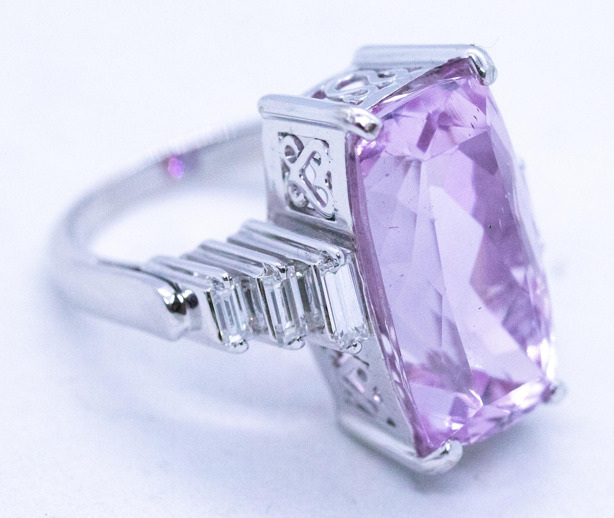 Women's Art Deco 1940 Skyscraper Ring 18kt Gold with 15.41 Cts of Diamonds and Kunzite