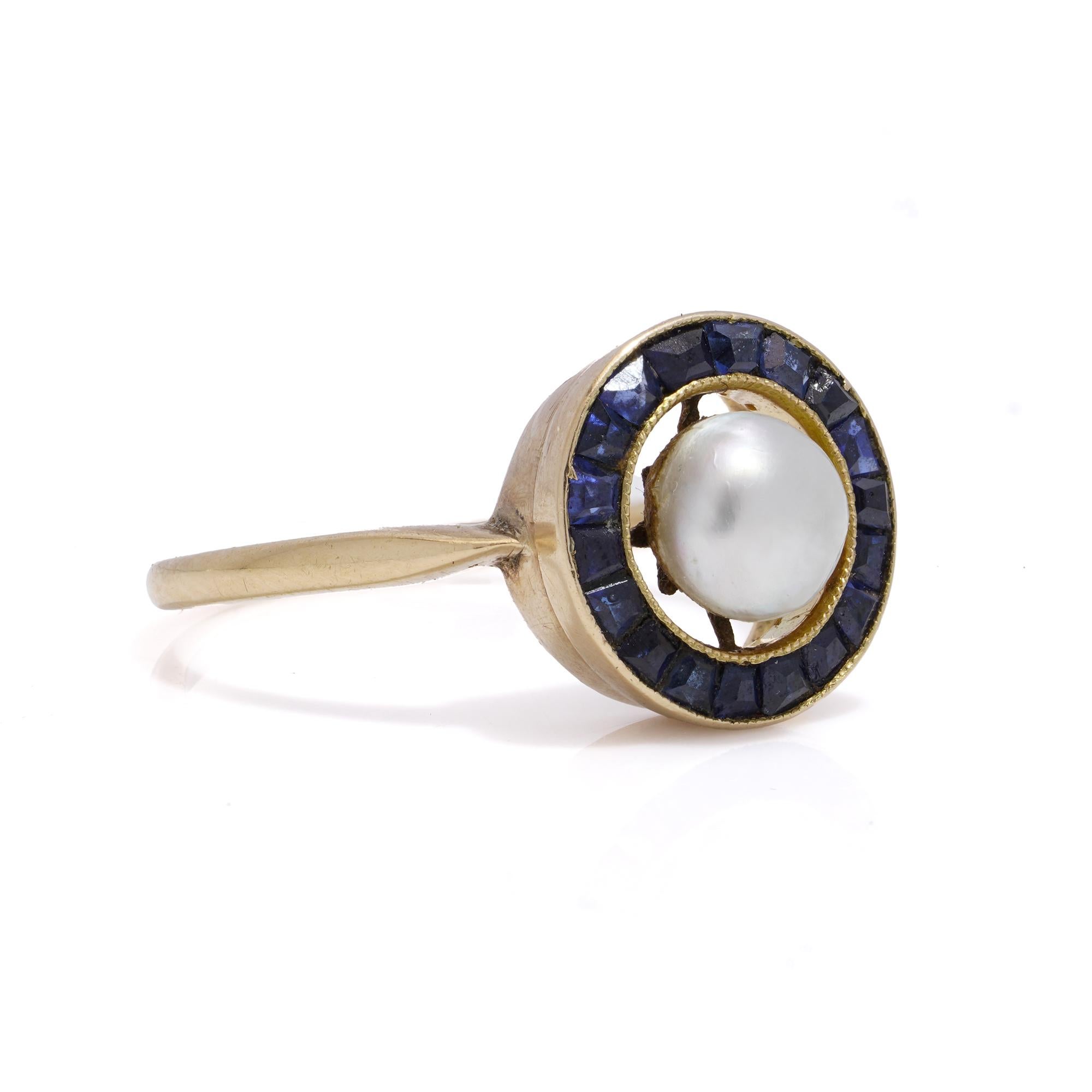 Art Deco 18kt rose gold pearl and sapphire ladies ring In Good Condition For Sale In Braintree, GB