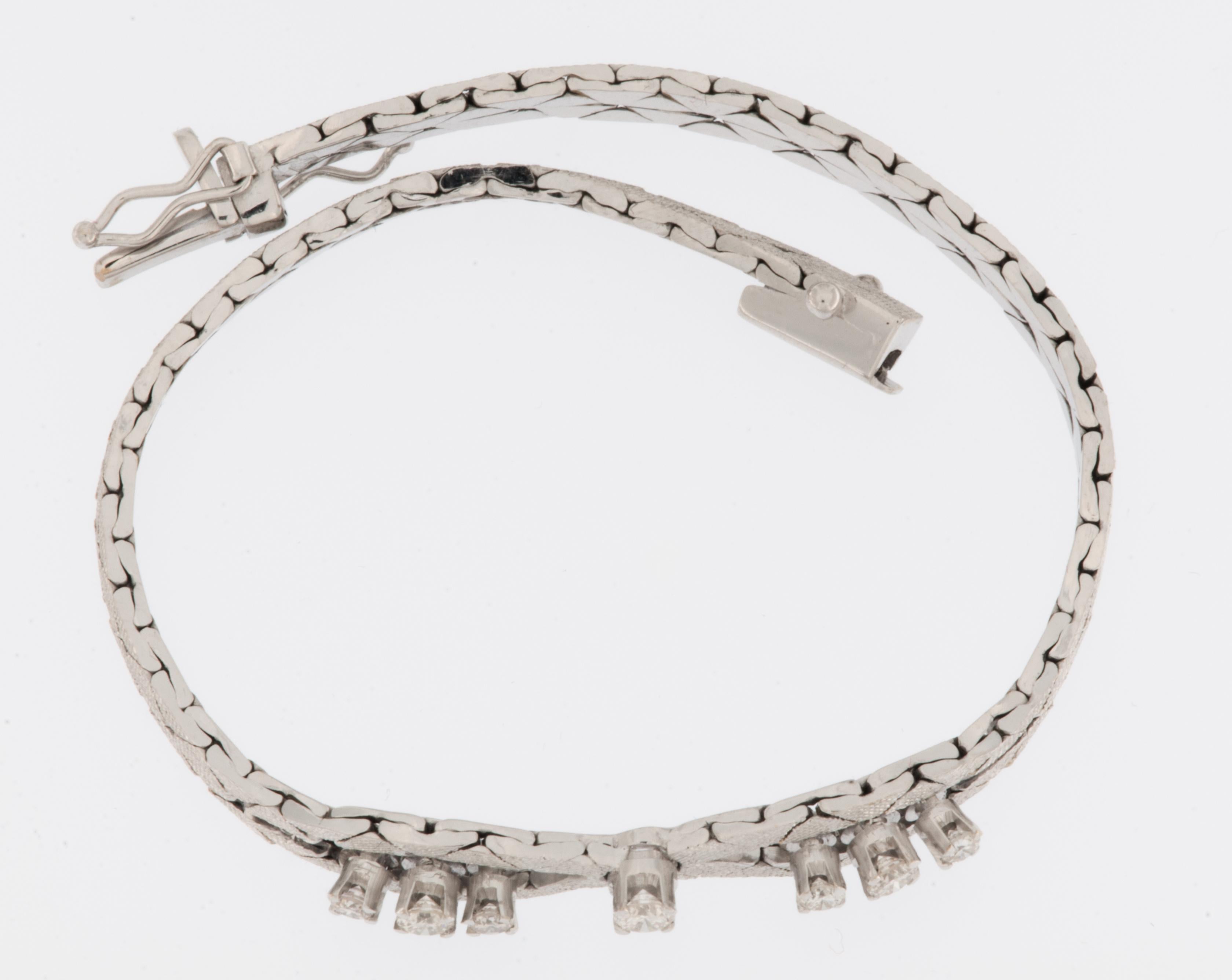 Art Deco 18kt Satined White Gold Bracelet with Diamonds In Good Condition For Sale In Esch-Sur-Alzette, LU