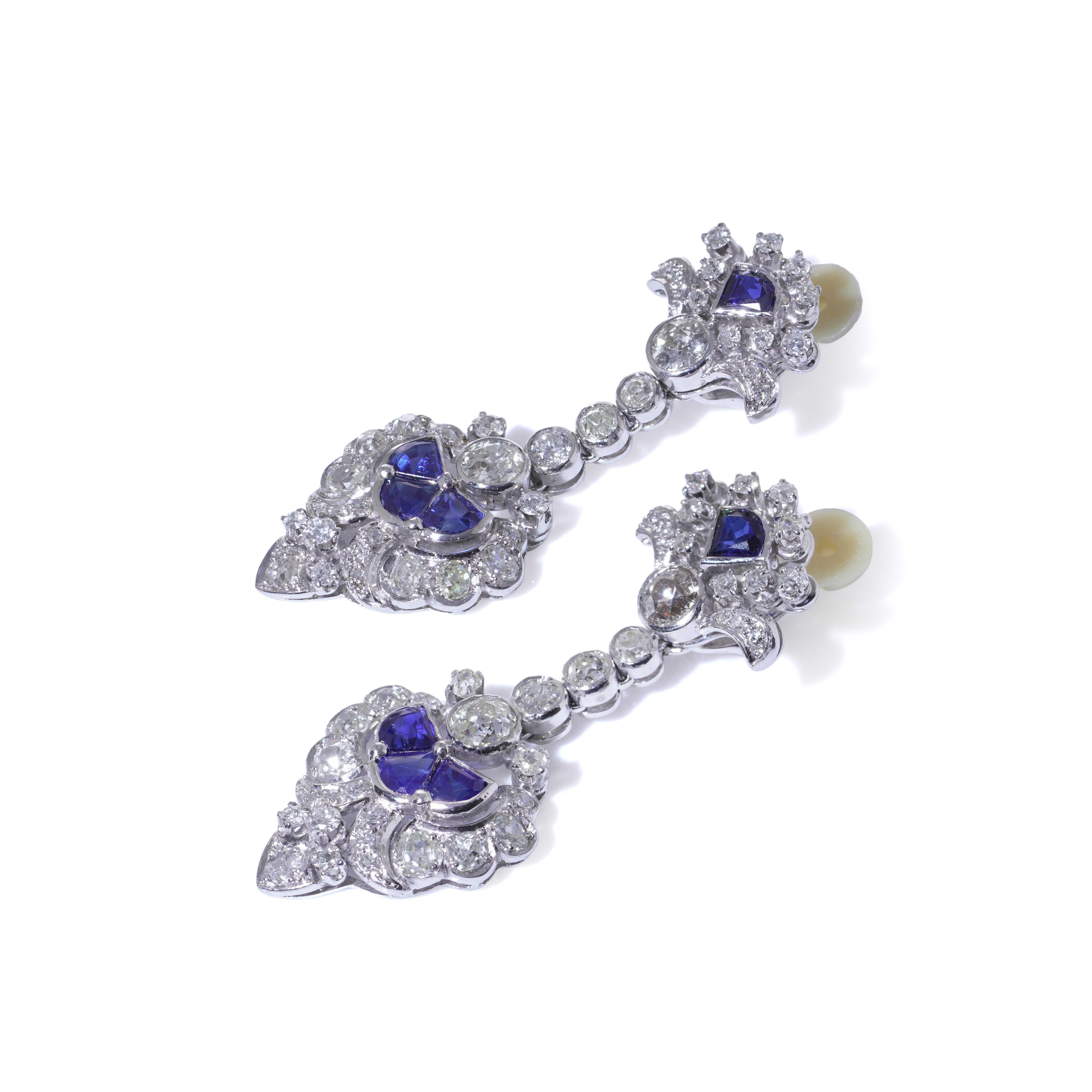 Art Déco Orecchini a clip Art Deco in oro bianco 18kt con zaffiro e diamante, giorno e notte in vendita