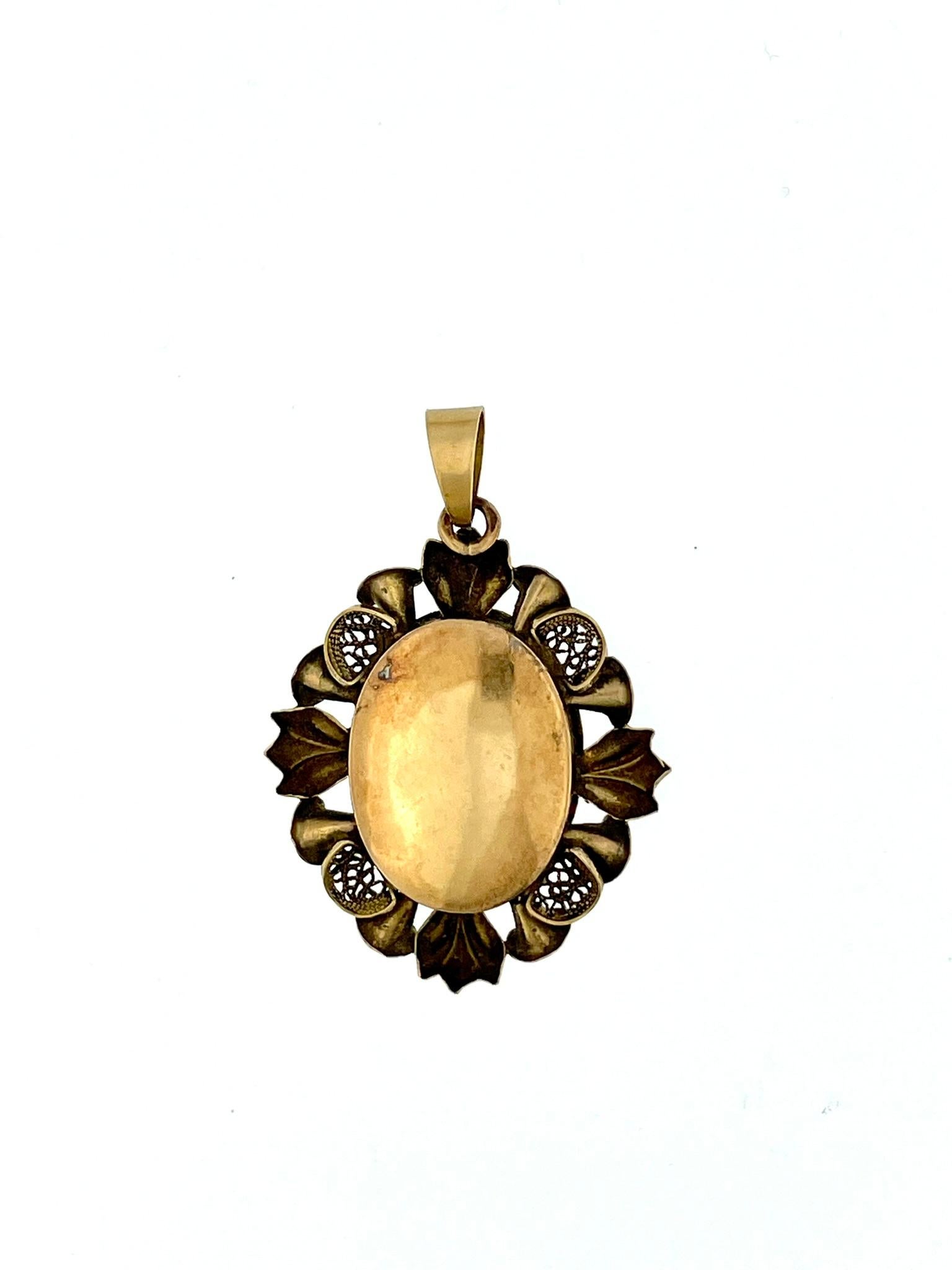 Pendentif portrait en or jaune 18 carats avec pendentif en émail français Art déco Bon état - En vente à Esch sur Alzette, Esch-sur-Alzette