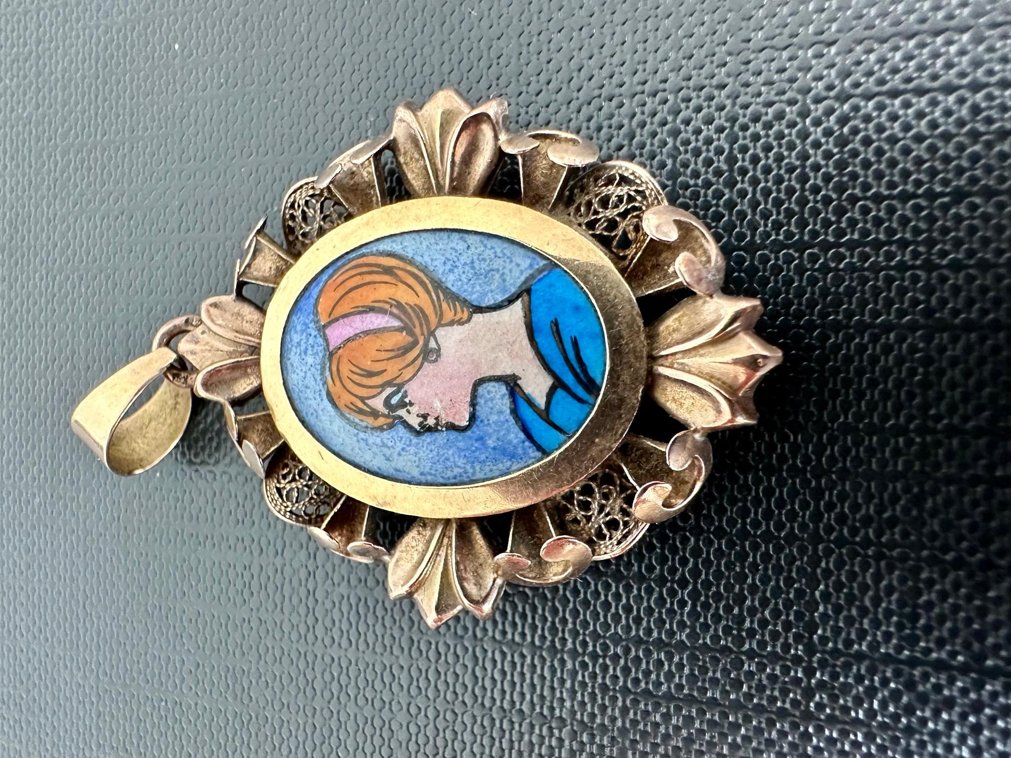 Pendentif portrait en or jaune 18 carats avec pendentif en émail français Art déco en vente 2
