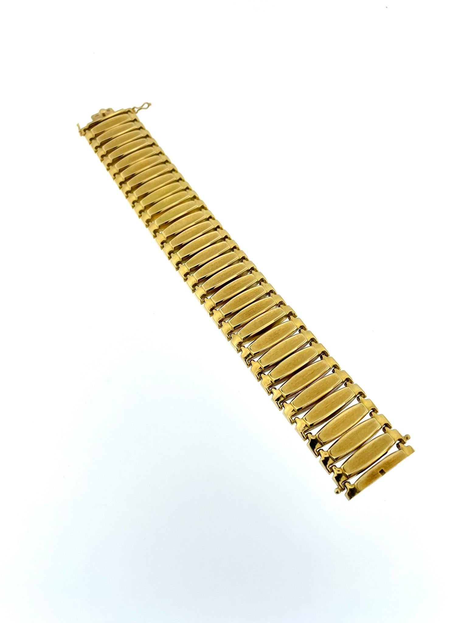 Art Deco 18kt Yellow Gold Wide Flexible French Bracelet In Good Condition For Sale In Esch sur Alzette, Esch-sur-Alzette