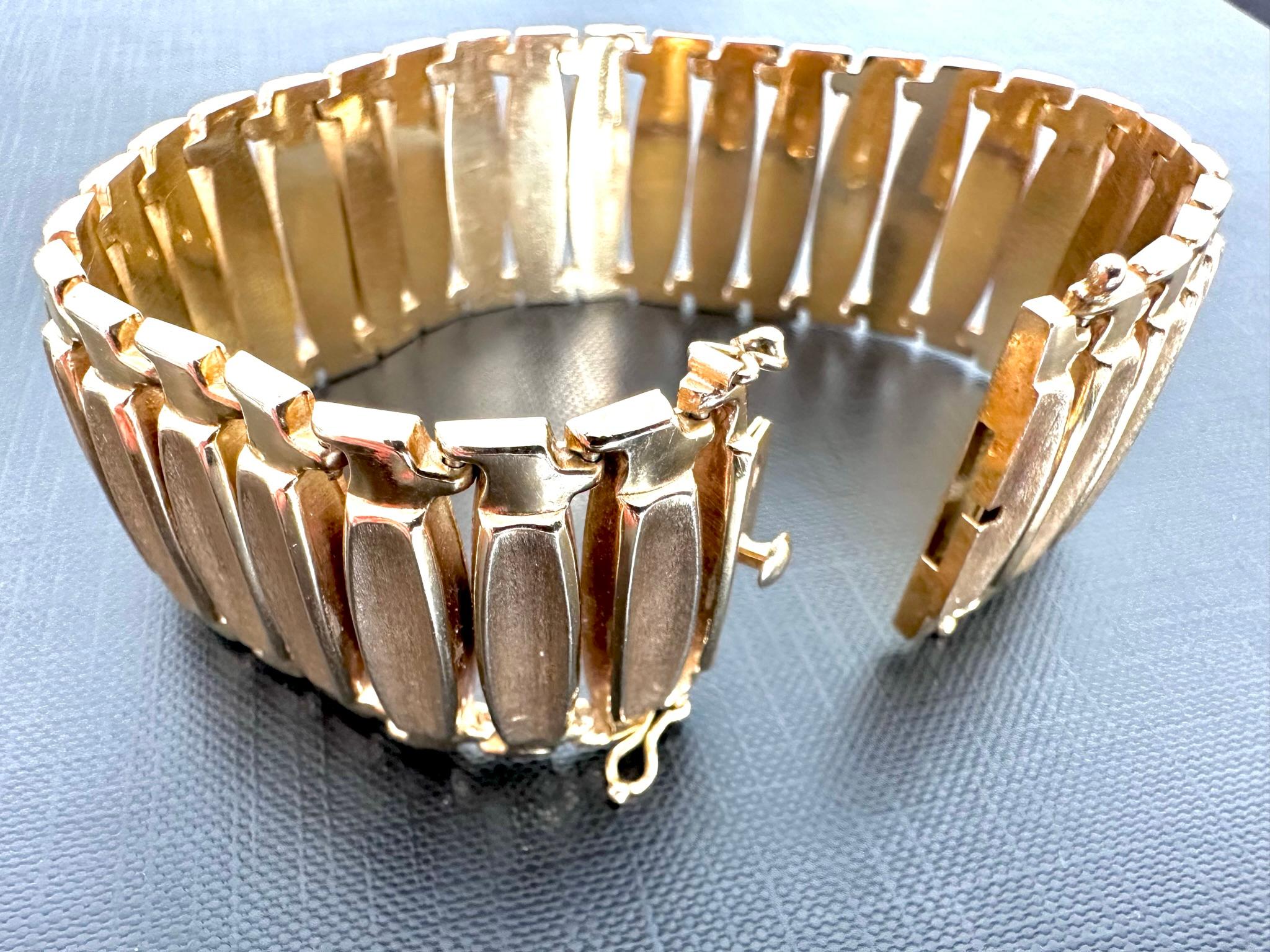 Art Deco 18kt Yellow Gold Wide Flexible French Bracelet For Sale 3