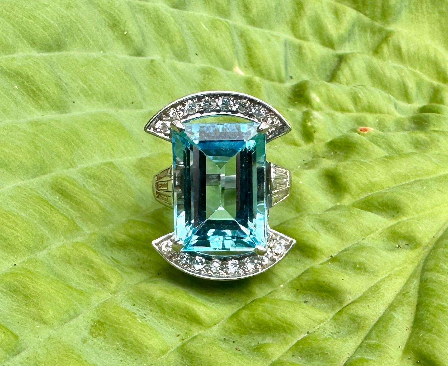 Art Deco 19 Carat Blue Topaz 24 Diamond Platinum Cocktail Ring Statement Ring In Excellent Condition For Sale In New York, NY