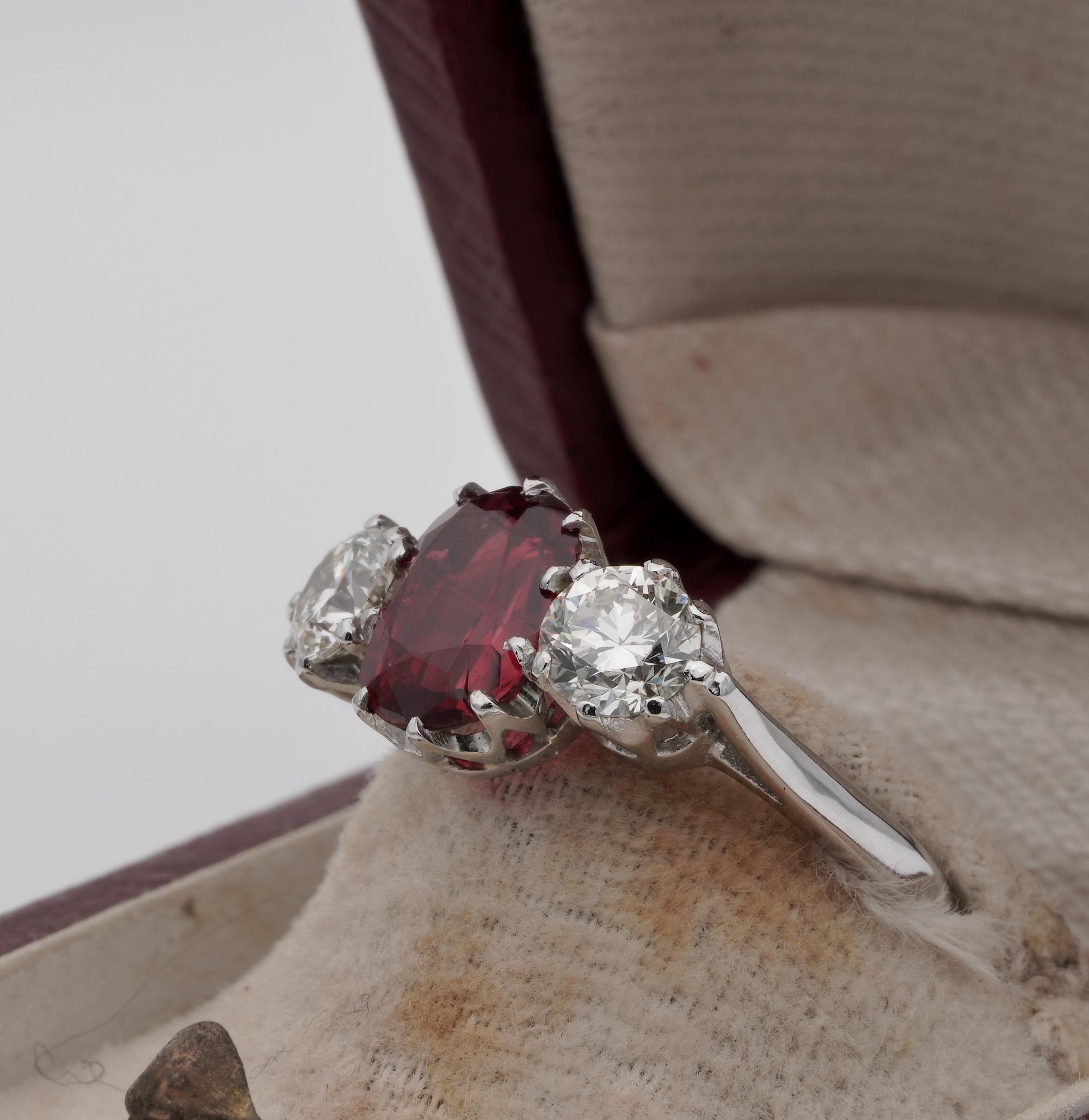 Art Deco 1.90 Ct Natural Unheated Red Spinel 1.0 Ct Diamond Platinum Trilogy Rin For Sale 1