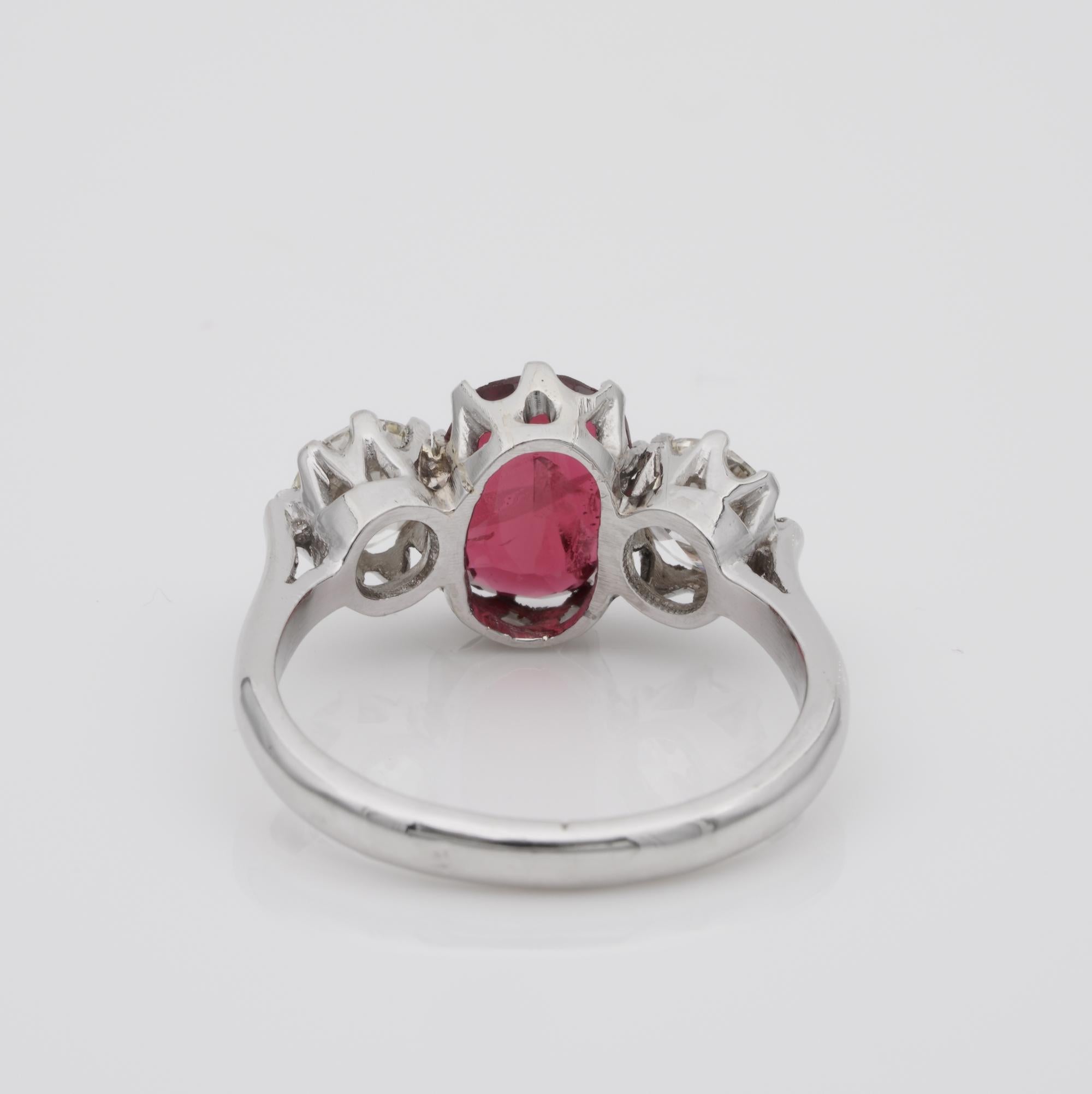 Art Deco 1.90 Ct Natural Unheated Red Spinel 1.0 Ct Diamond Platinum Trilogy Rin For Sale 3