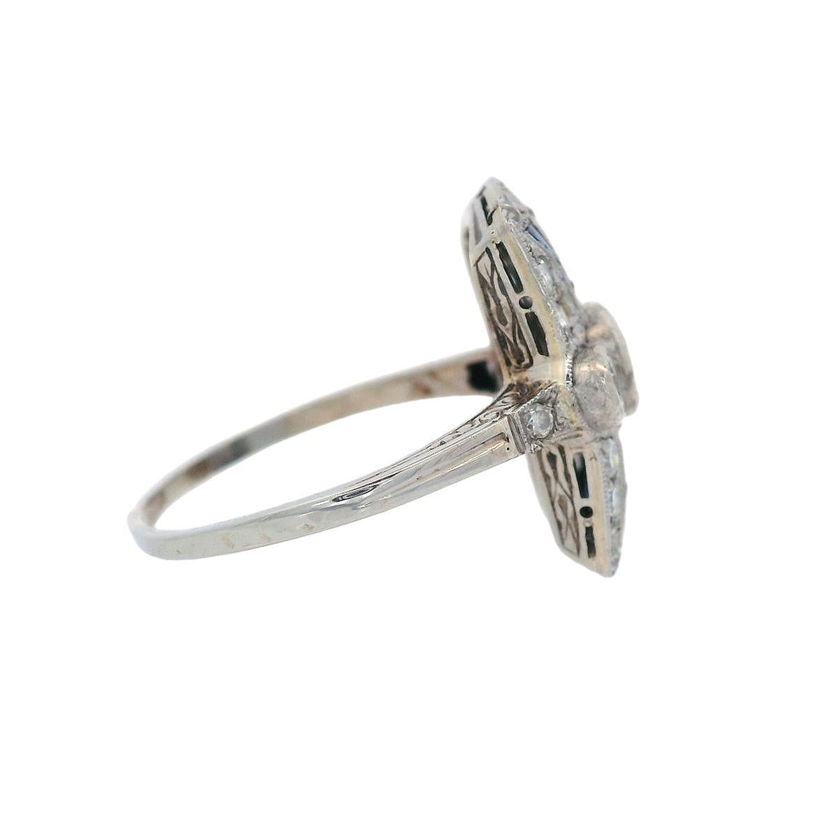 Women's or Men's Art Deco 1915 Ring in 18kt Gold with Diamonds and Sapphires For Sale