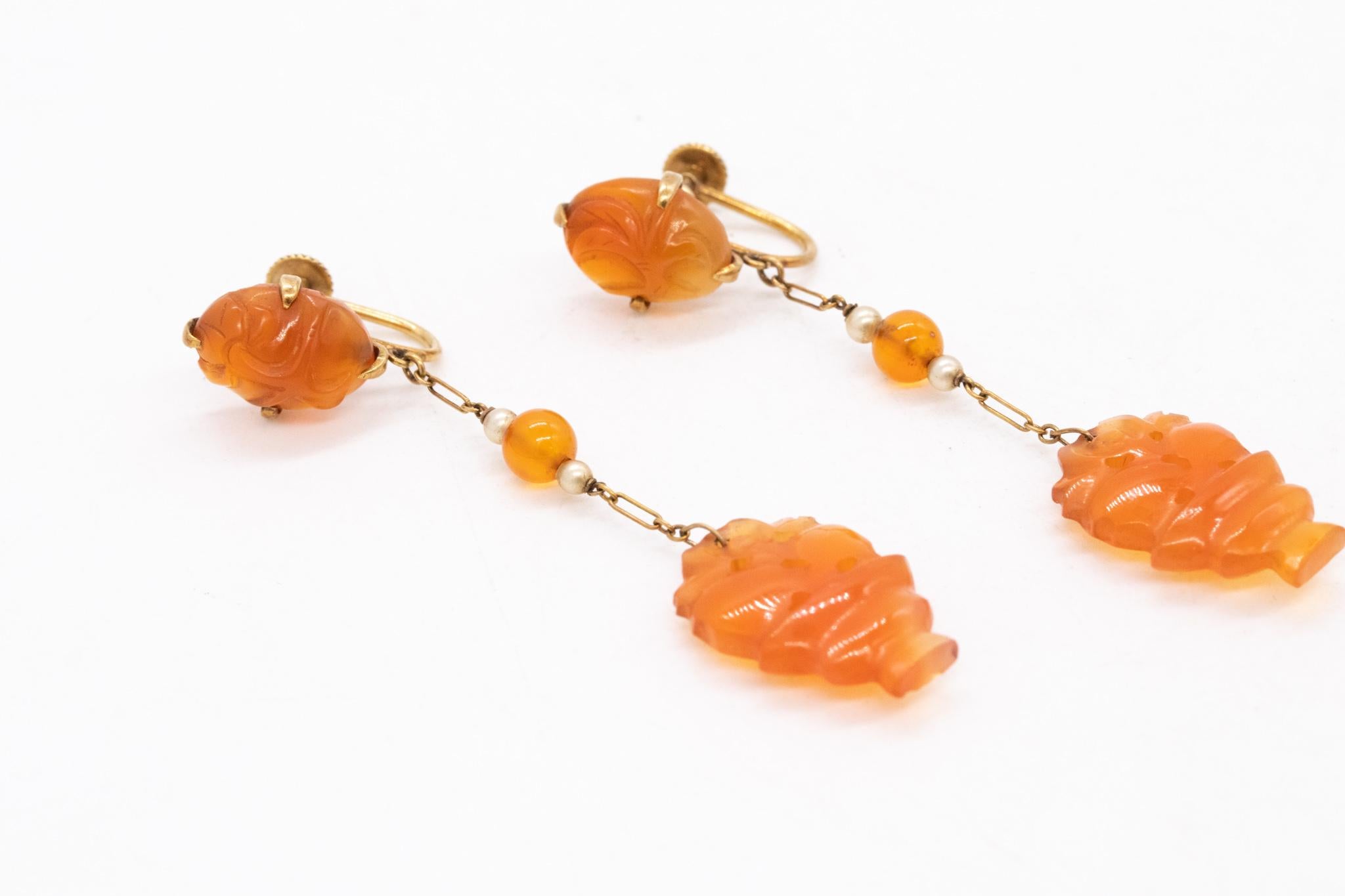 Art Deco 1920 British Drop Earrings In 18Kt Yellow Gold With Carnelian Pearls In Excellent Condition For Sale In Miami, FL