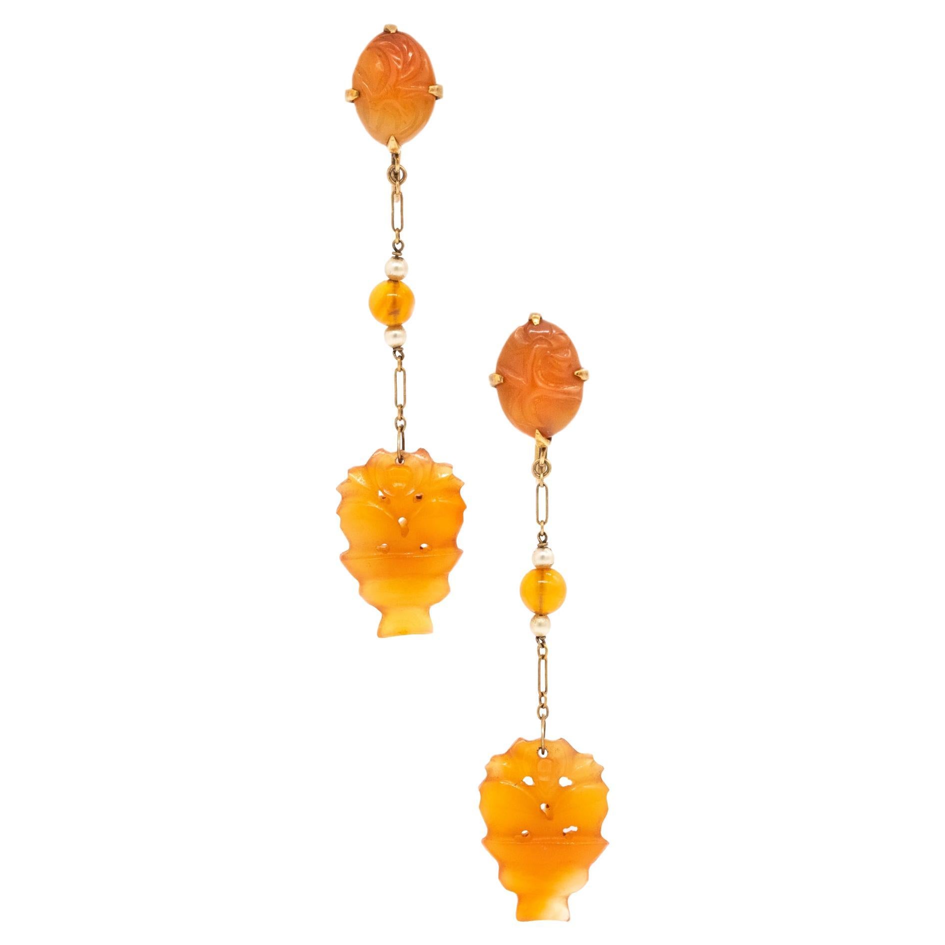 Boucles d'oreilles en goutte Art dco britanniques en or jaune 18 carats avec perles de cornaline, 1920 en vente