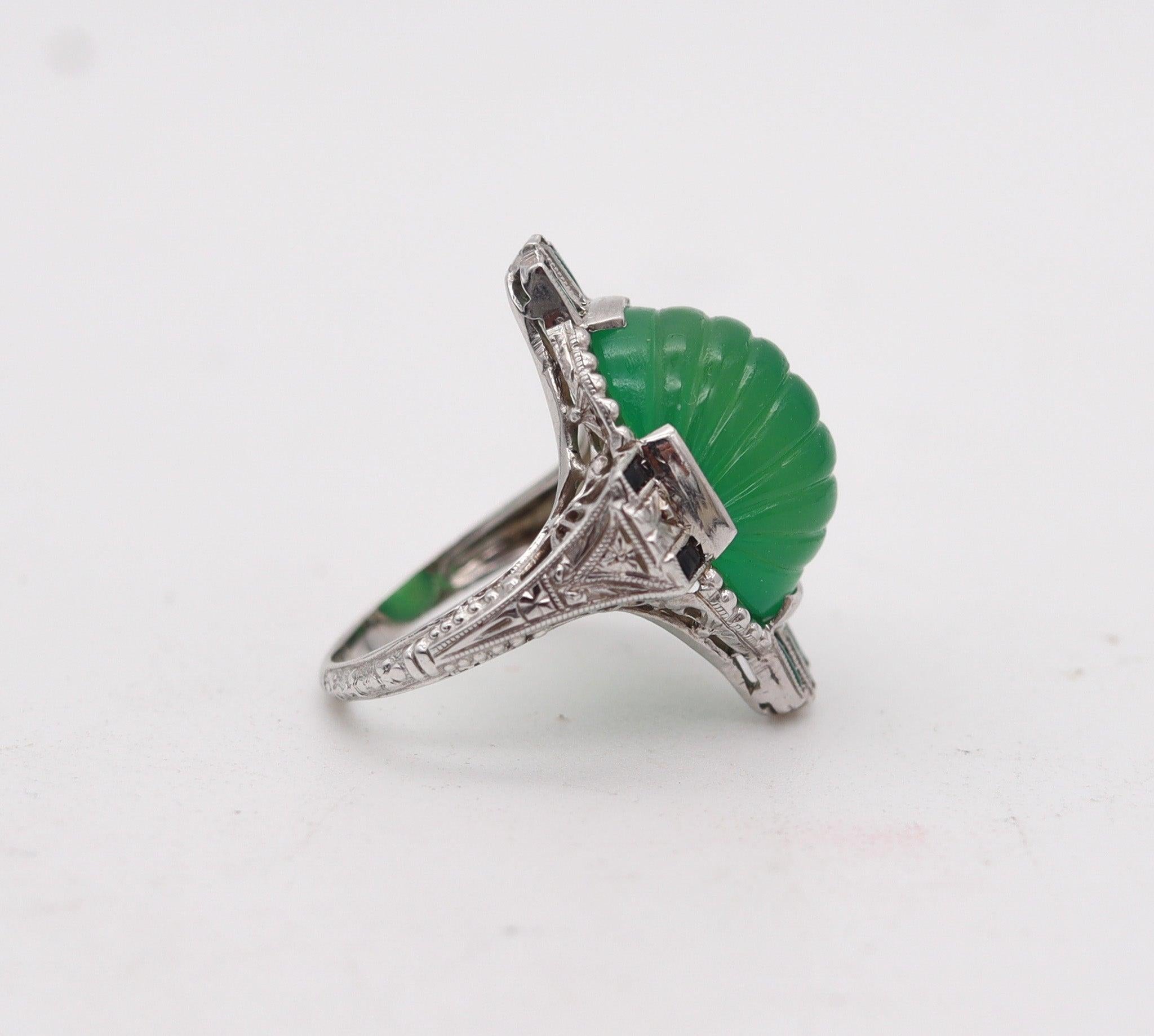Cabochon ART-DECO 1920 Cocktail Ring In 18Kt Gold With Chrysoprase, Onyx & Diamonds For Sale