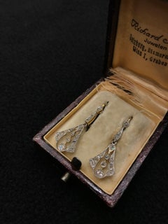 Art Deco 1920 Diamond Earrings in Platinum and 18 Carat Yellow Gold