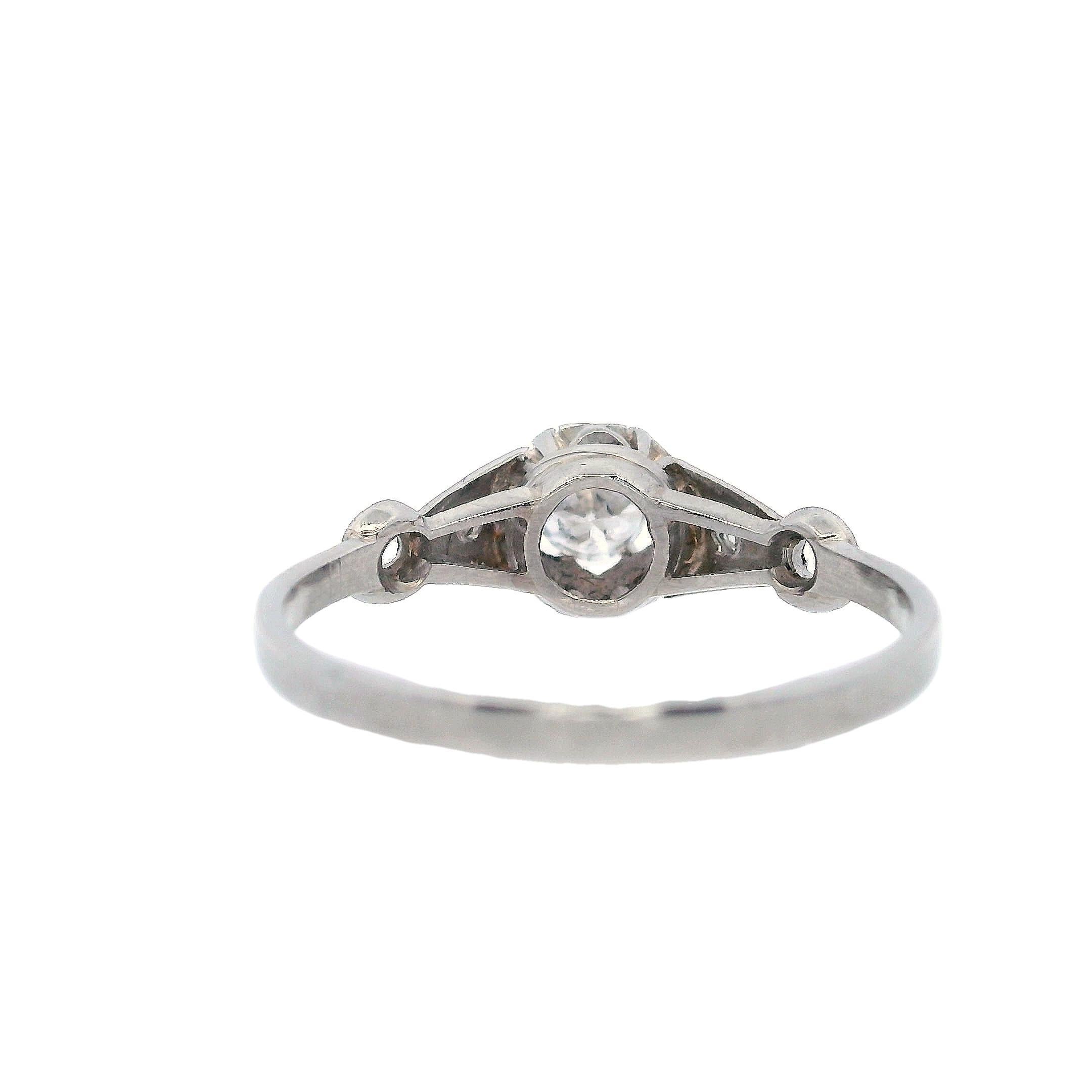 Art Deco 1920 Verlobungsring aus Platin mit Diamanten im Zustand „Hervorragend“ im Angebot in Aventura, FL