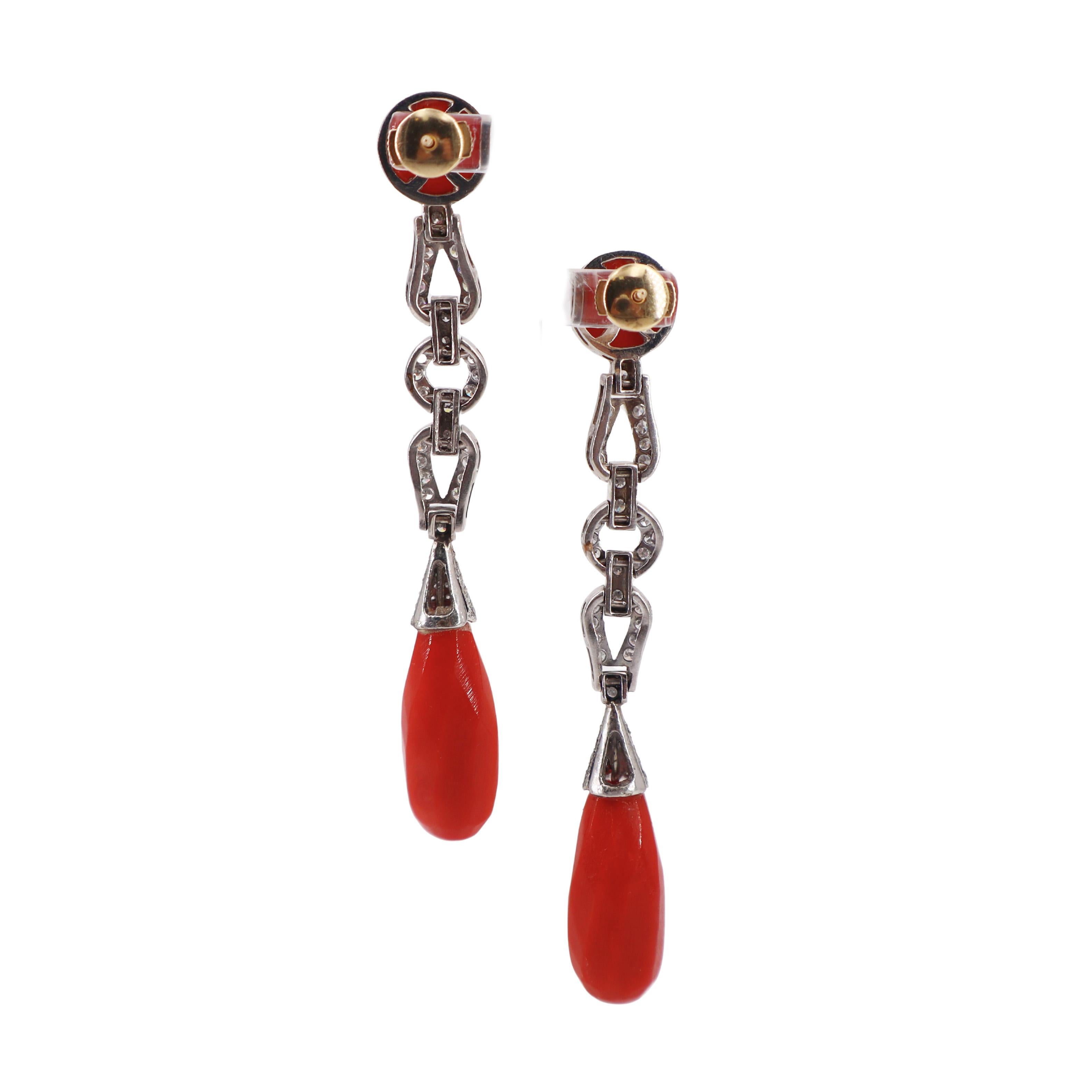 Art Deco 1920 Hanging Platinum Earrings with Diamonds and Corals For Sale 1