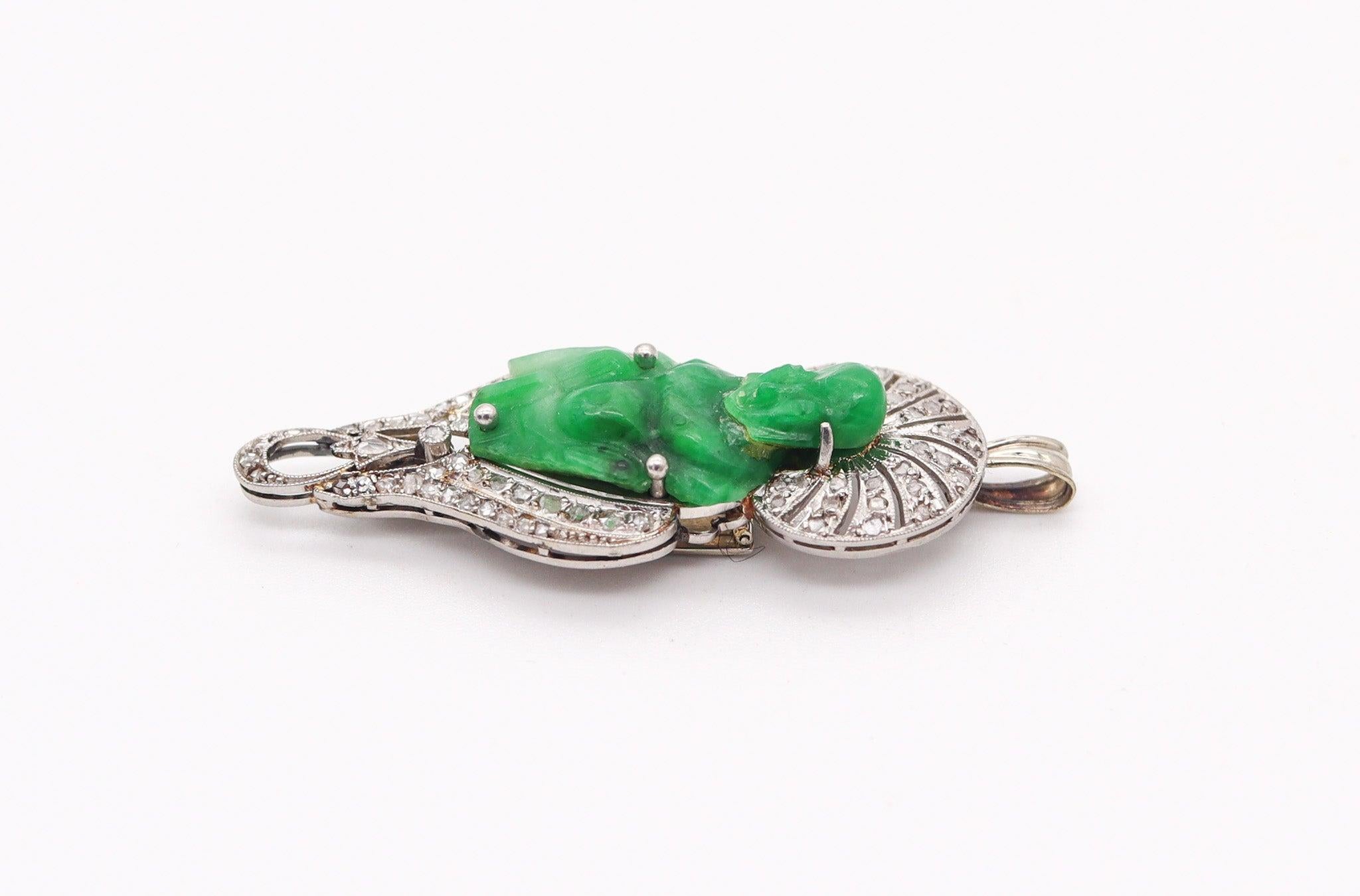 ART DECO 1920 Jadeit Jade Buddha-Clip-Brosche aus Platin mit Diamanten im Platin- und Rosenschliff (Alteuropäischer Schliff) im Angebot