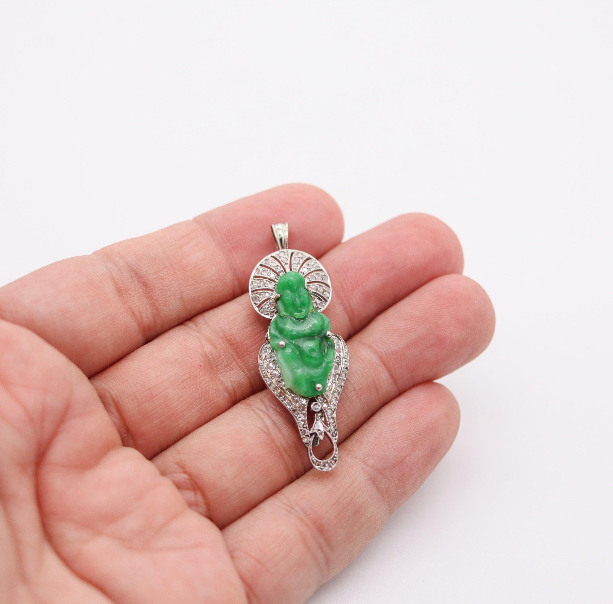 ART DECO 1920 Jadeit Jade Buddha-Clip-Brosche aus Platin mit Diamanten im Platin- und Rosenschliff im Angebot 3